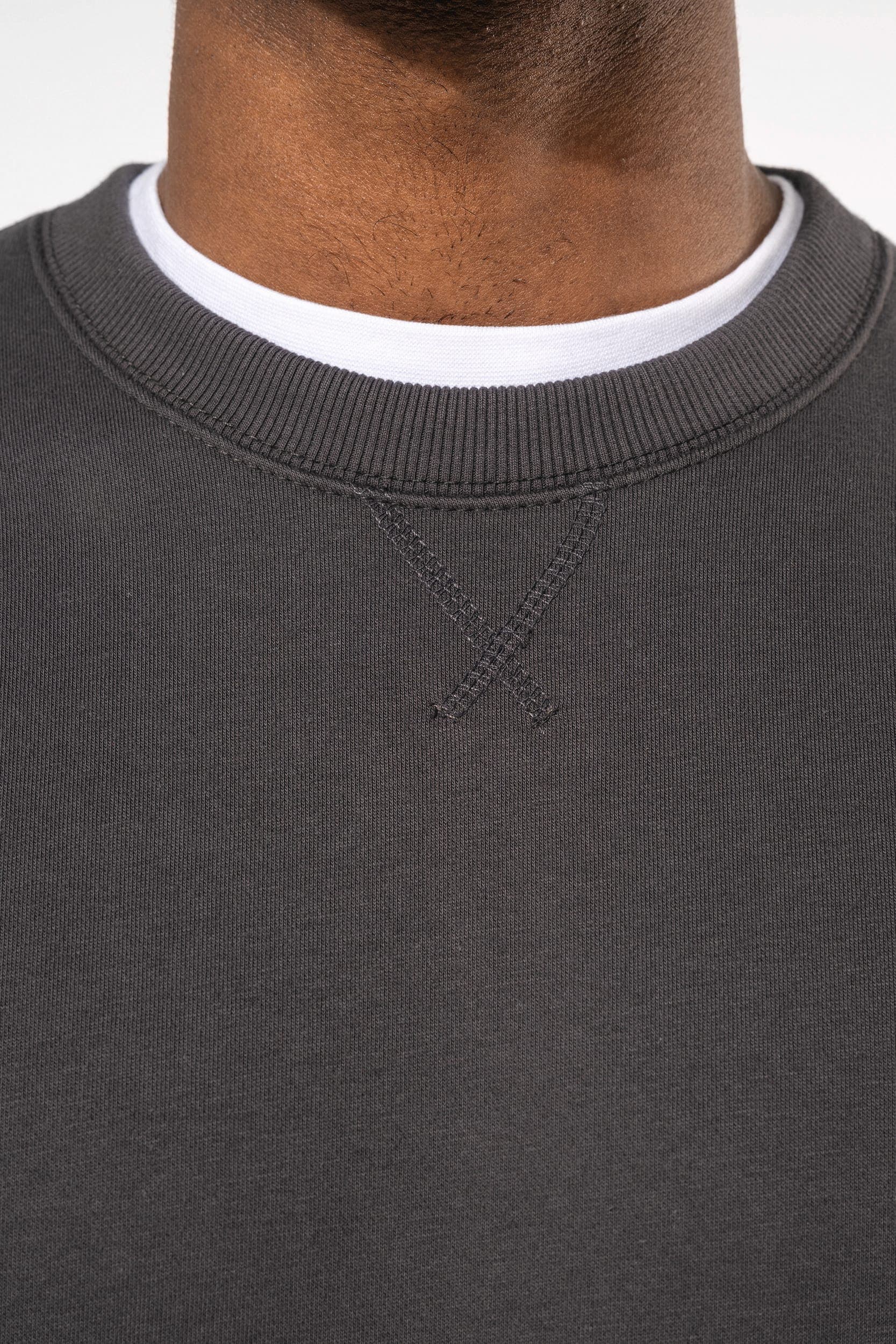 Sweat-shirt col rond unisexe en situation