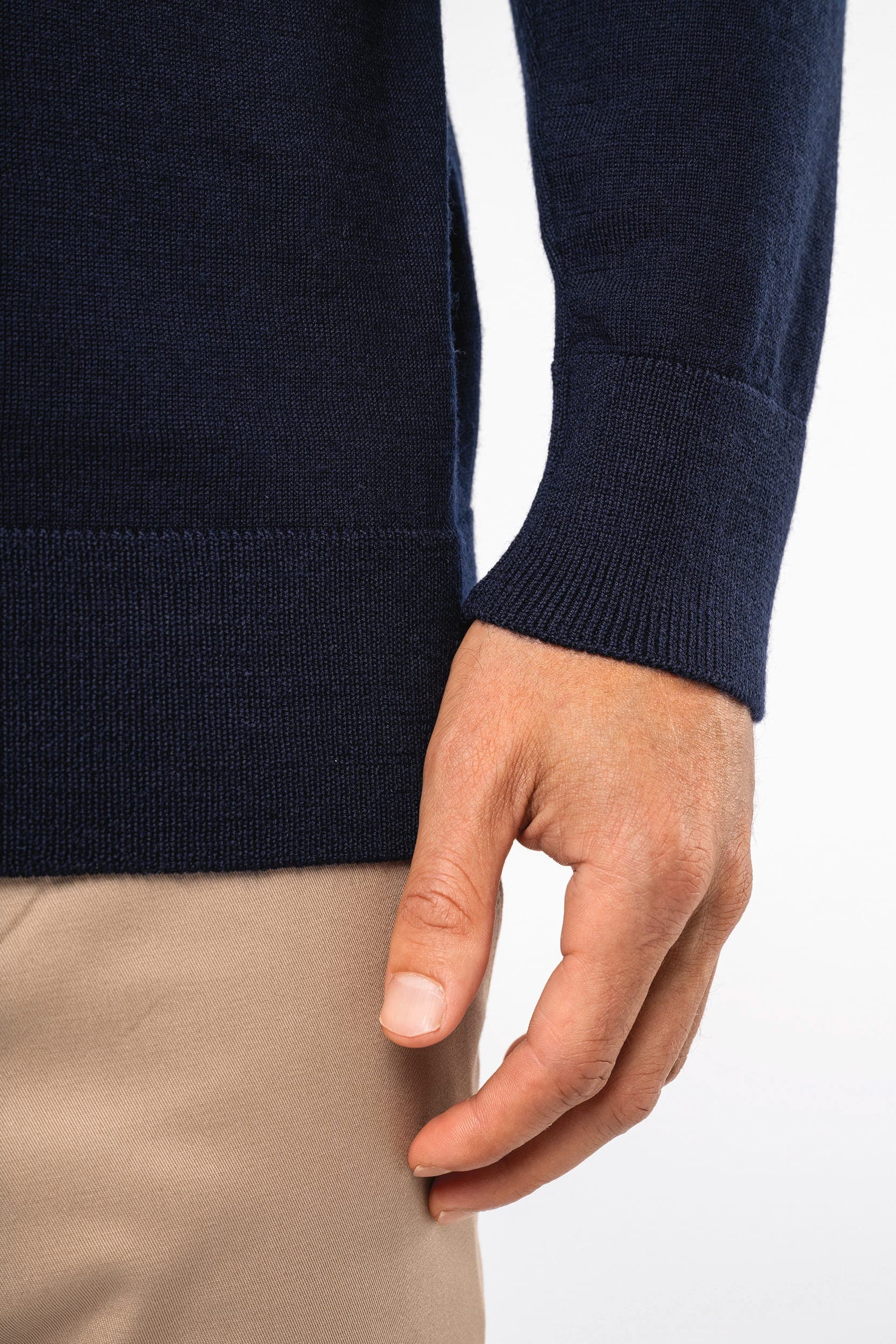 Pull Mérinos col roulé homme en situation