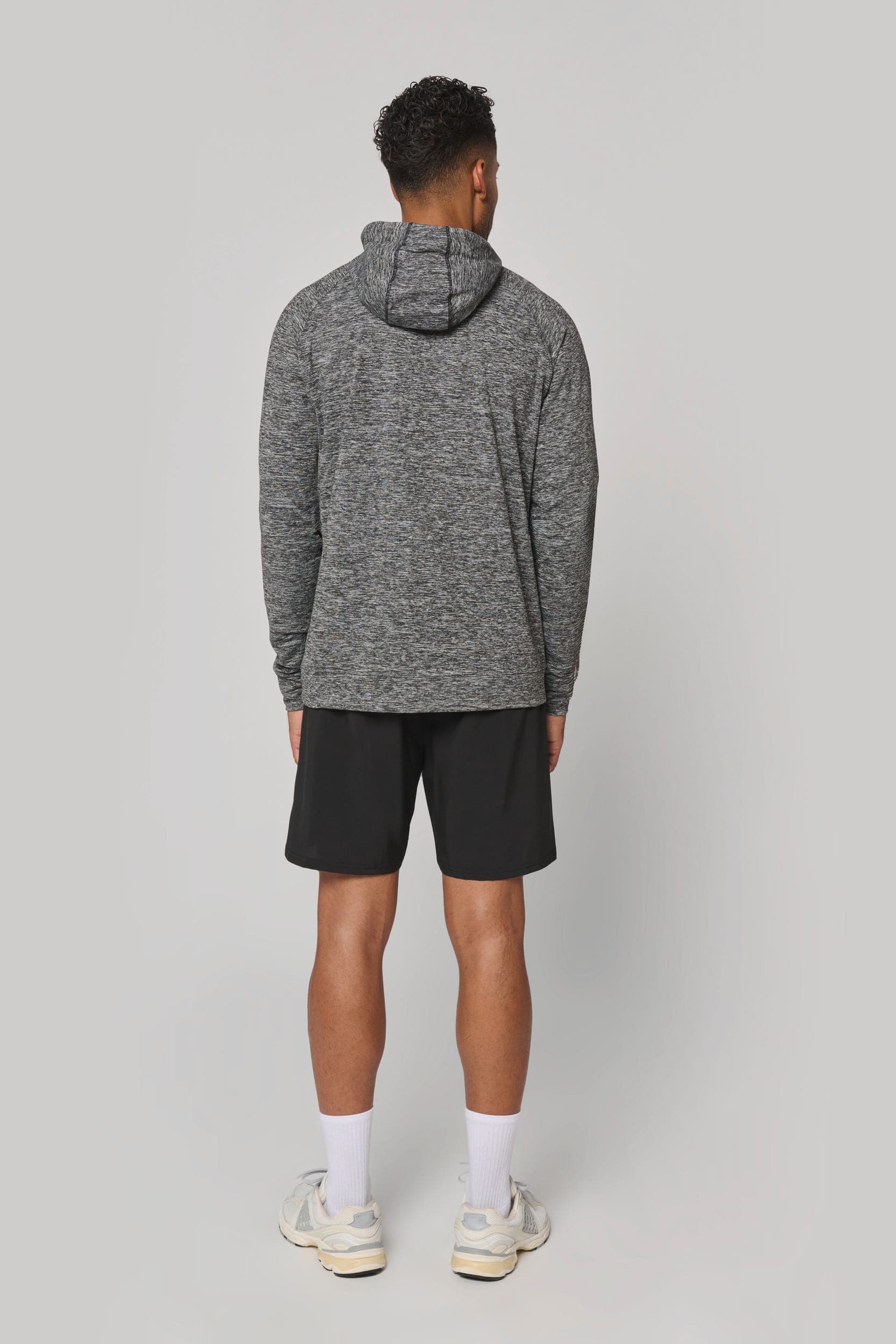 Sweat-shirt à capuche 1/4 zip sport unisexe en situation