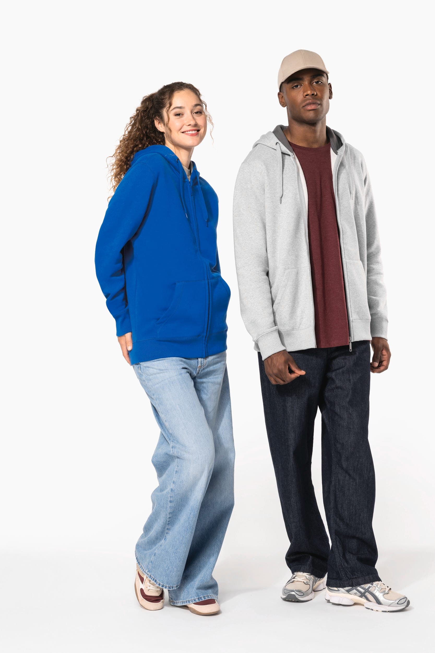 Sweat-shirt zippé capuche unisexe en situation