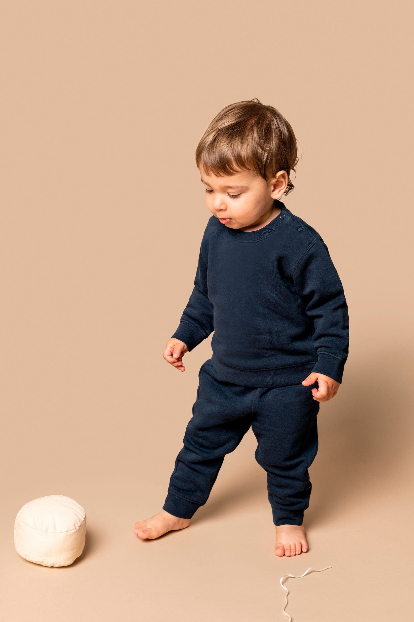 Sweat-shirt écoresponsable bébé en situation