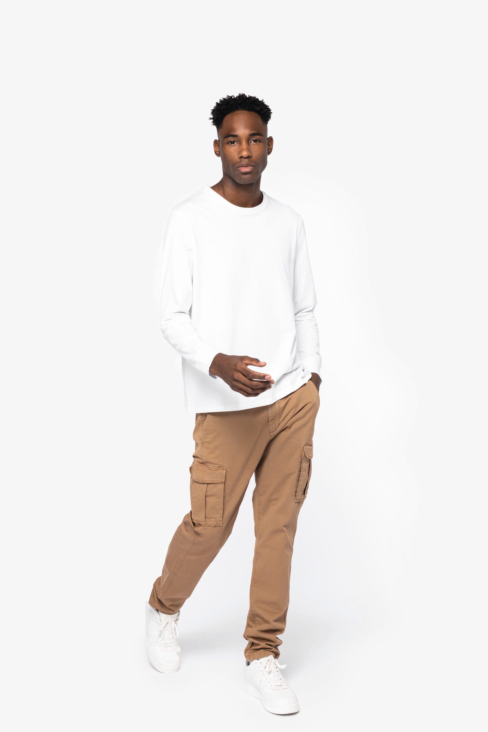 Pantalon cargo écoresponsable délavé homme en situation