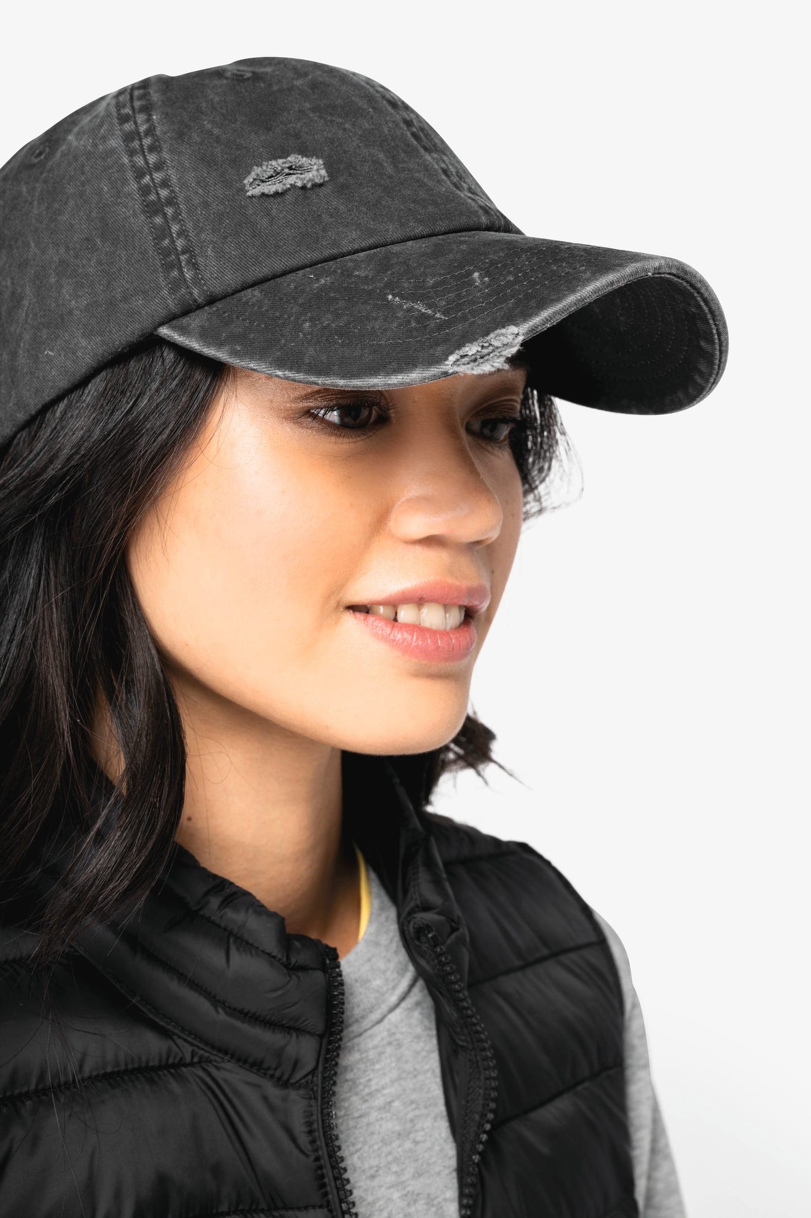 Casquette écoresponsable effet déchiré unisexe en situation