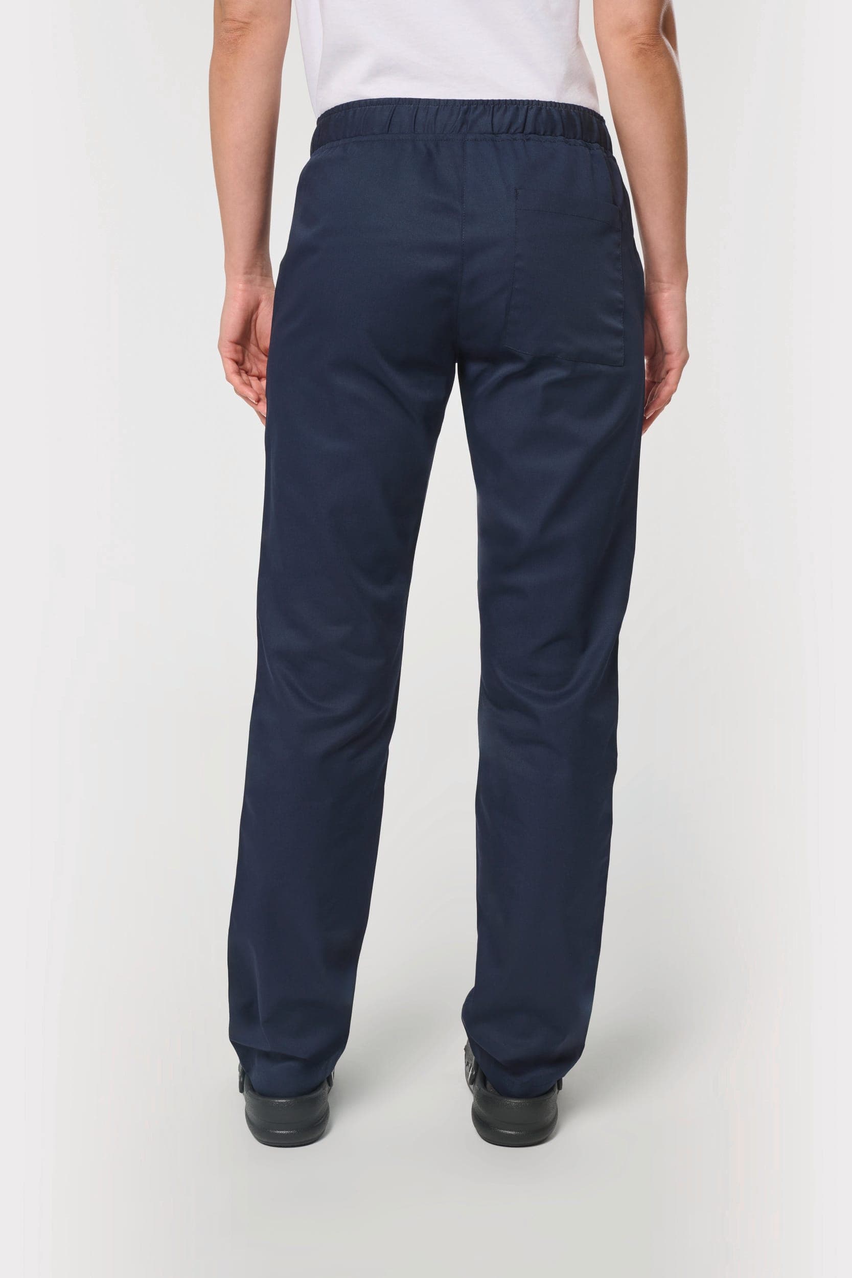 Pantalon polycoton femme en situation