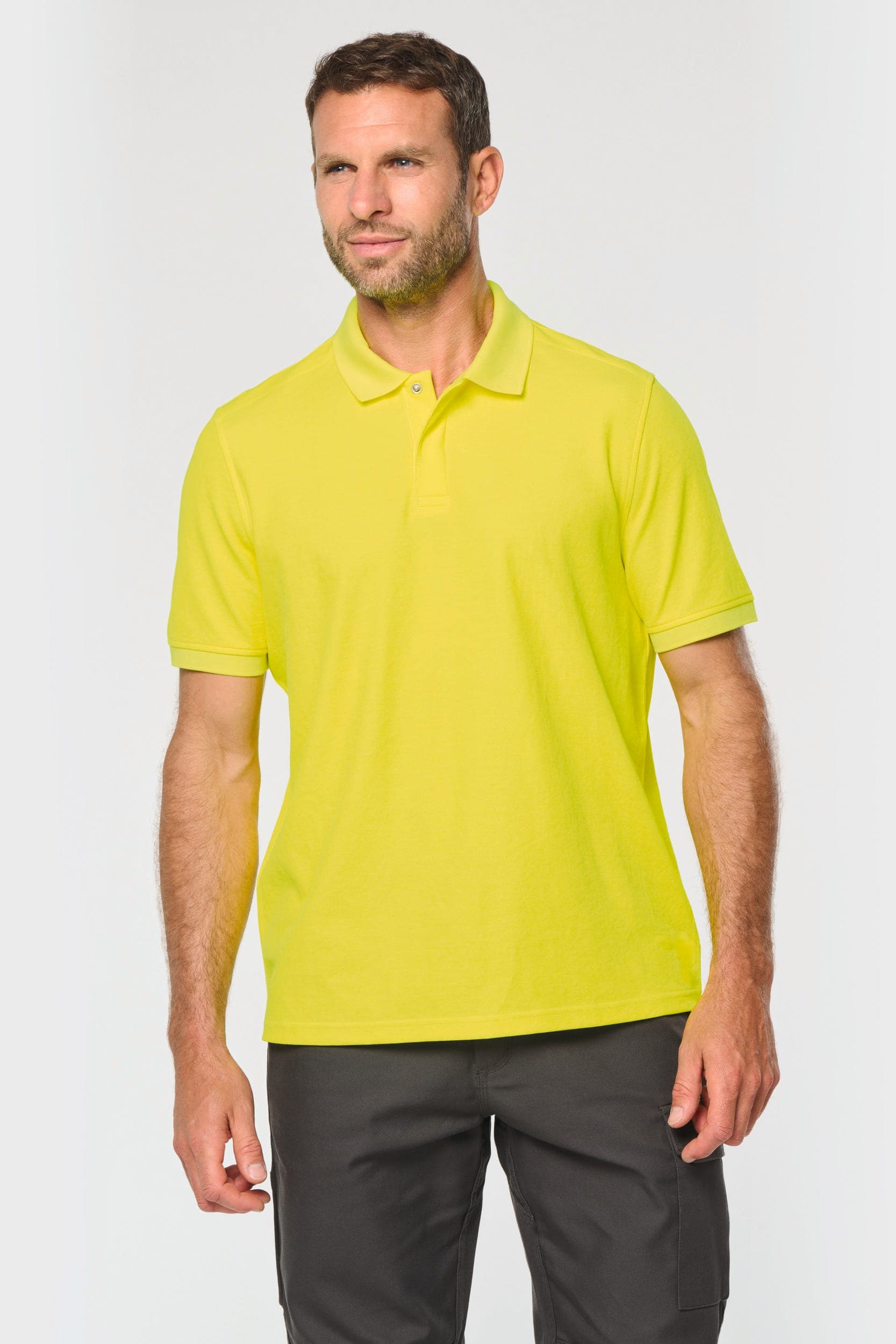 Polo unisexe écoresponsable coton/polyester en situation