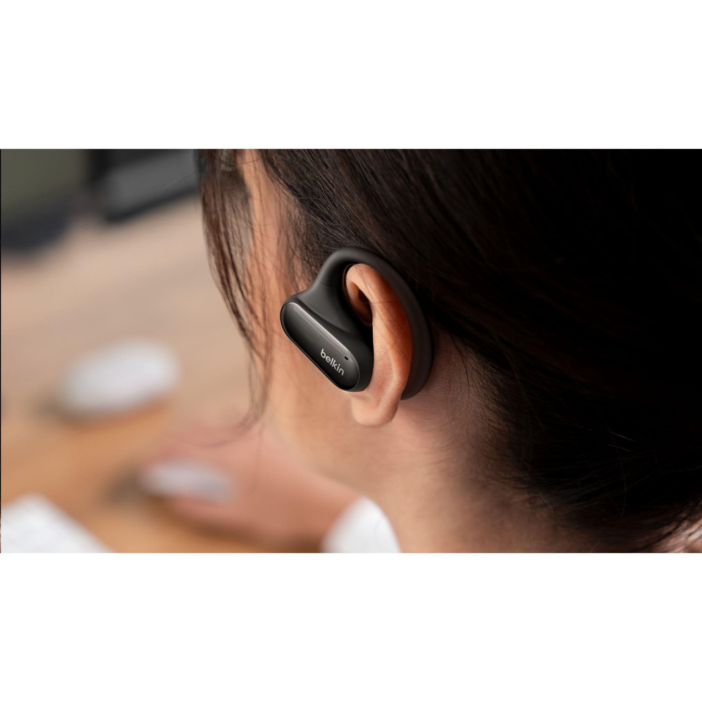 Écouteurs sans fil Belkin SoundForm ClearFit open-ear en situation