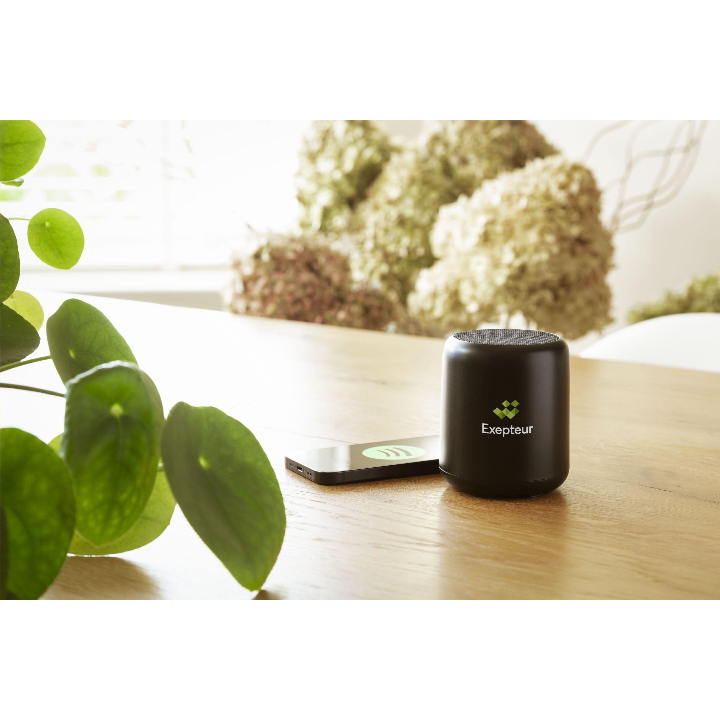 Enceinte Bluetooth Suono RCS en ABS recyclé en situation