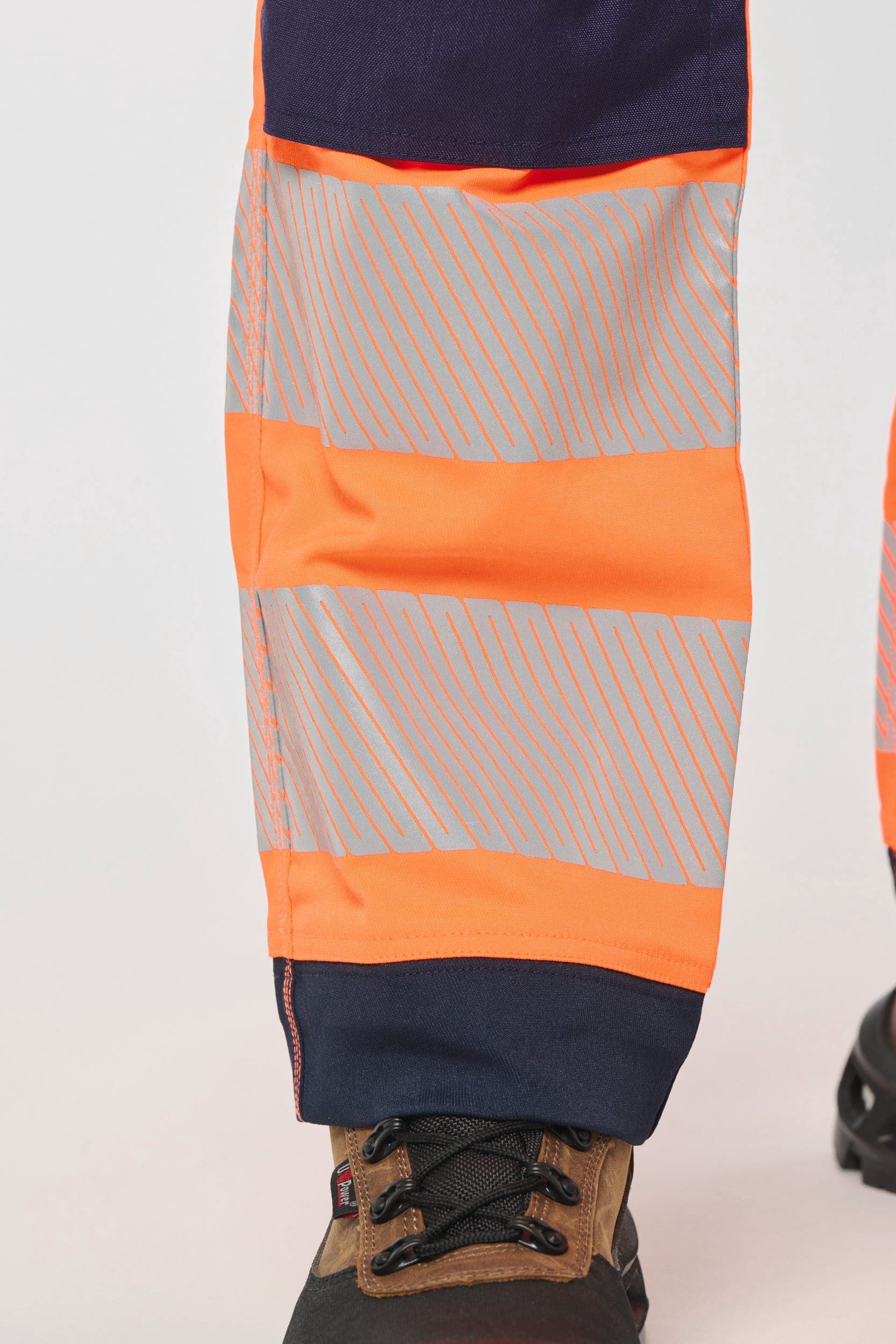 Pantalon de sécurité recyclé multipoches unisexe en situation