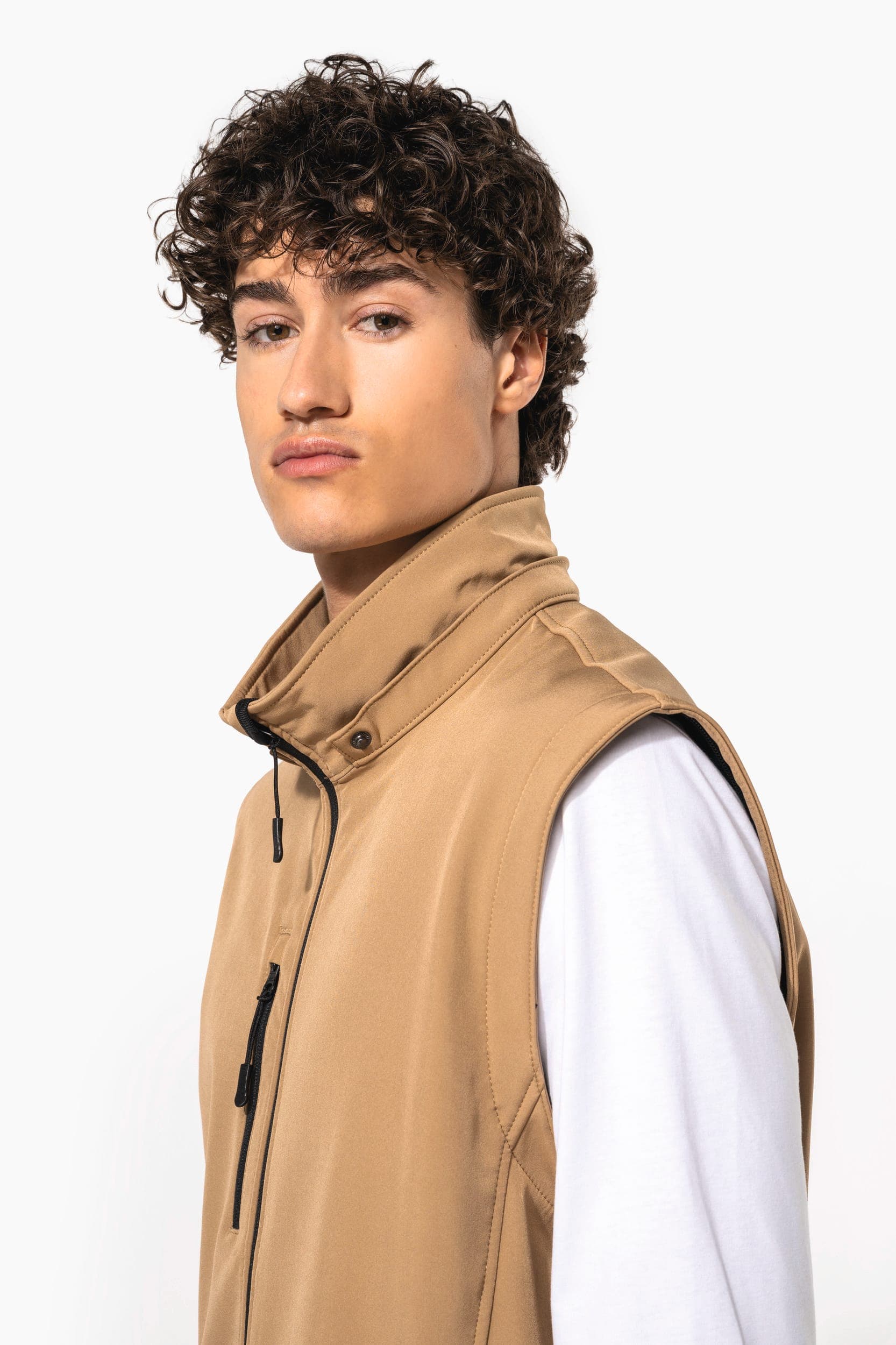 Veste Softshell 3 couches à capuche avec manches amovibles unisexe en situation