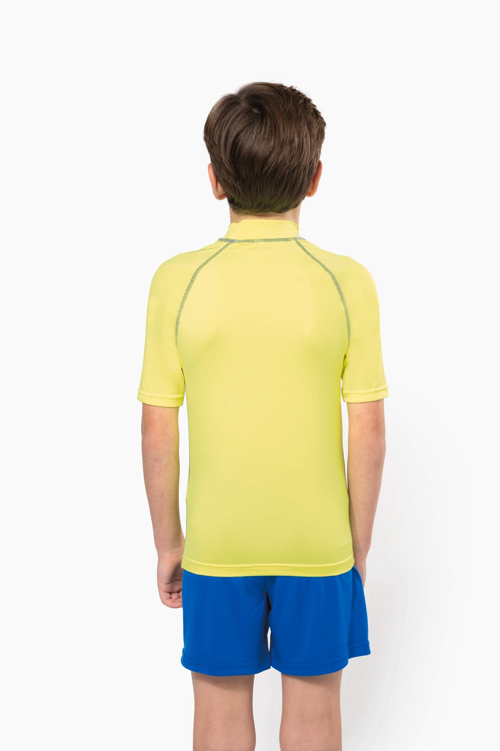 T-shirt technique à manches courtes avec protection anti-UV enfant en situation