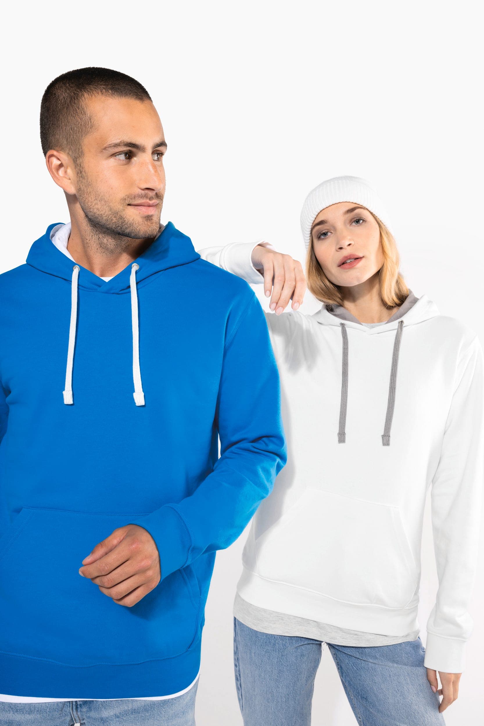 Sweat-shirt capuche contrastée femme en situation