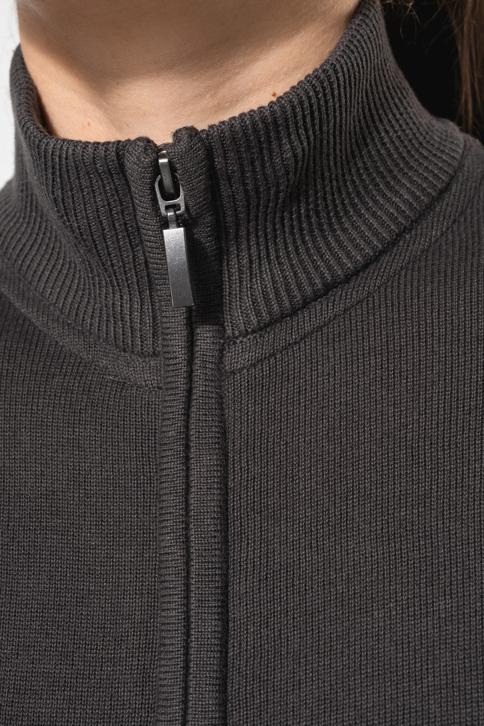 Cardigan zippé femme en situation