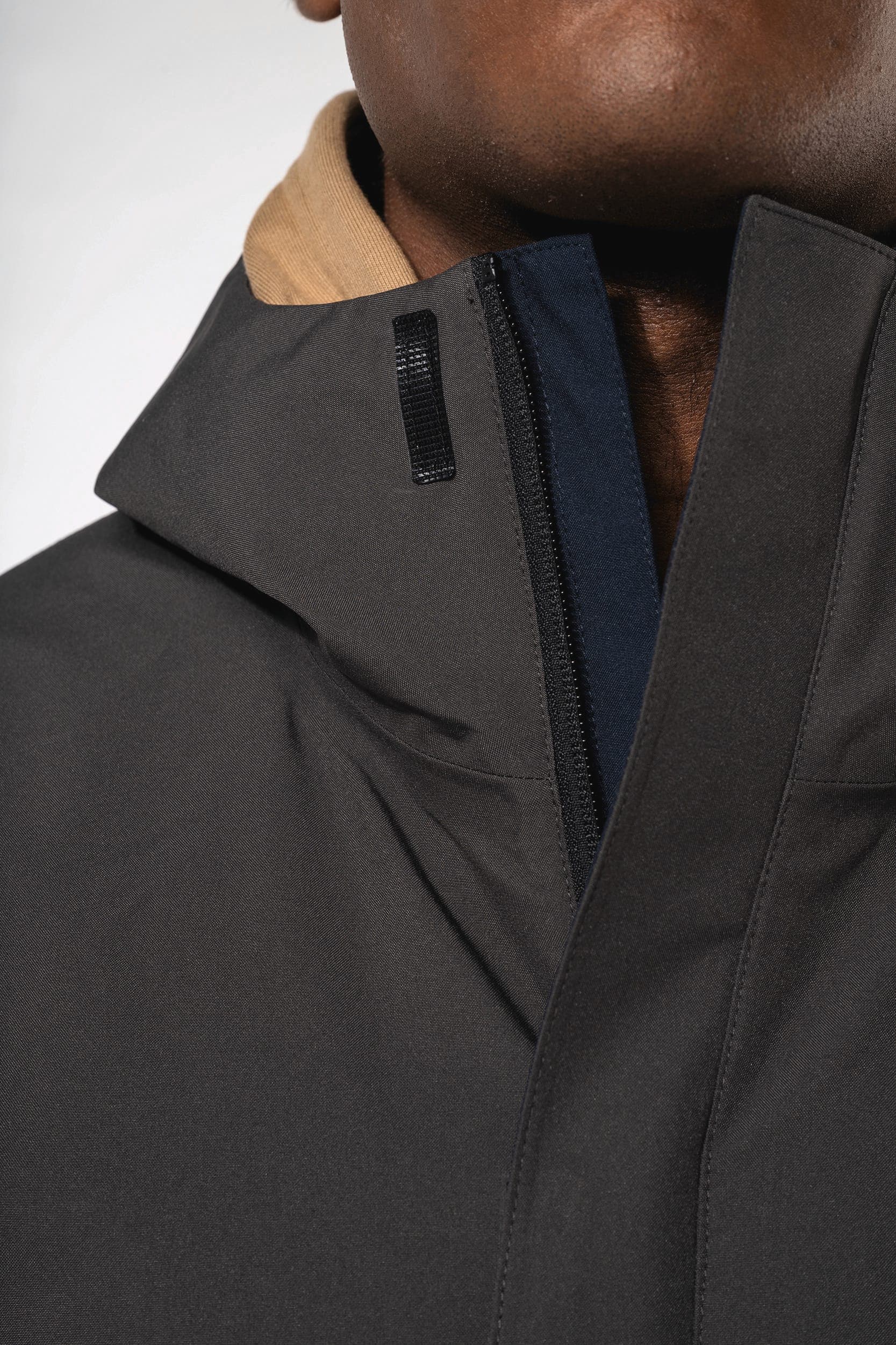 Parka 3-en-1 imperméable à capuche bicolore unisexe en situation