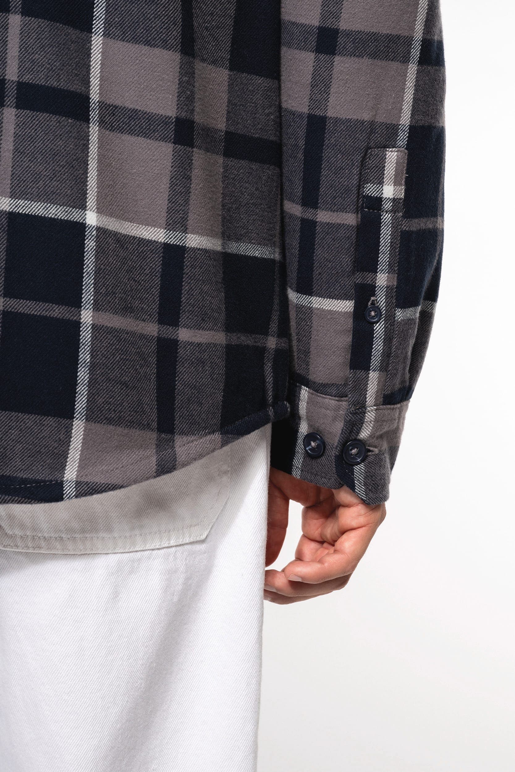Surchemise à carreaux doublée sherpa homme en situation