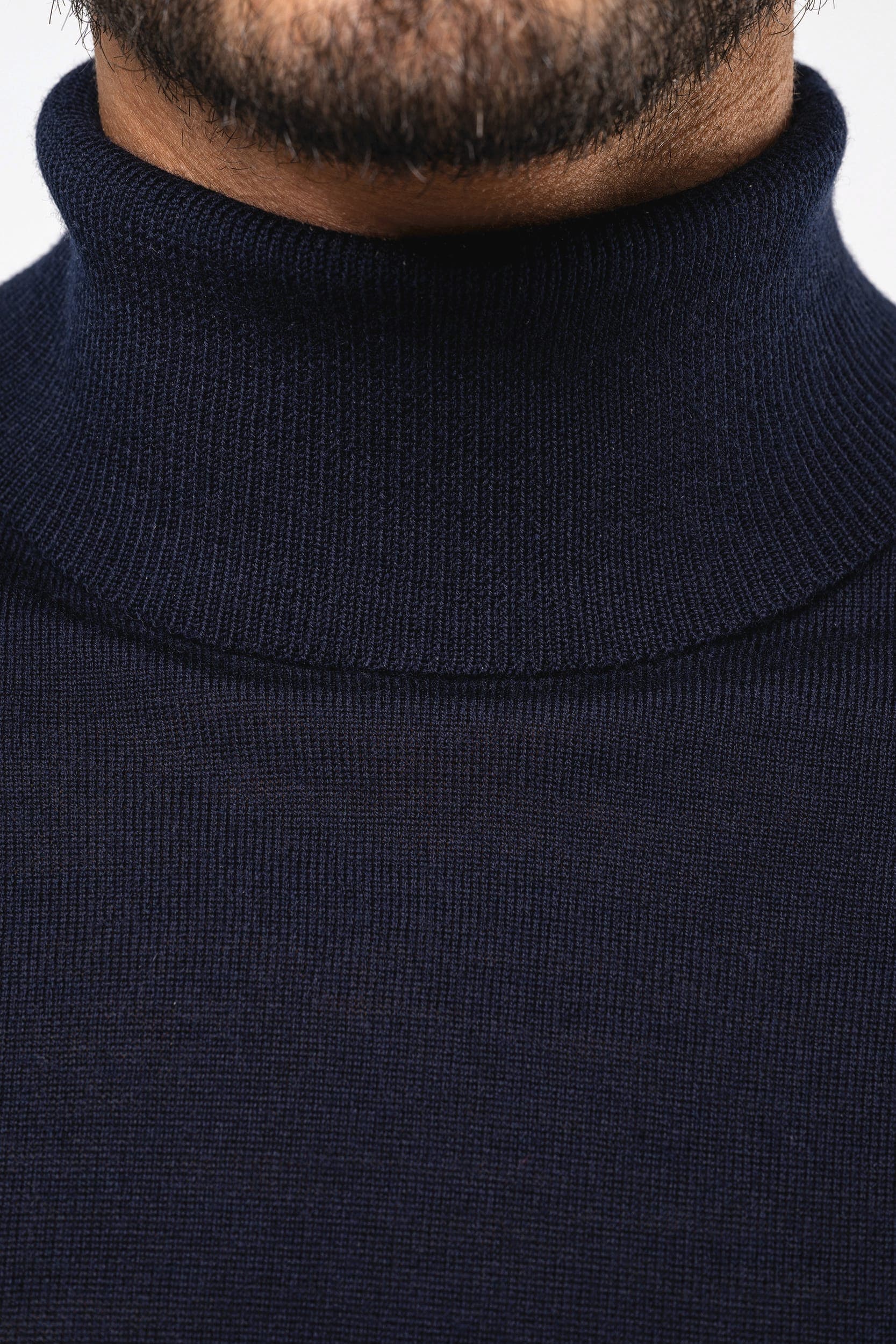 Pull Mérinos col roulé homme en situation