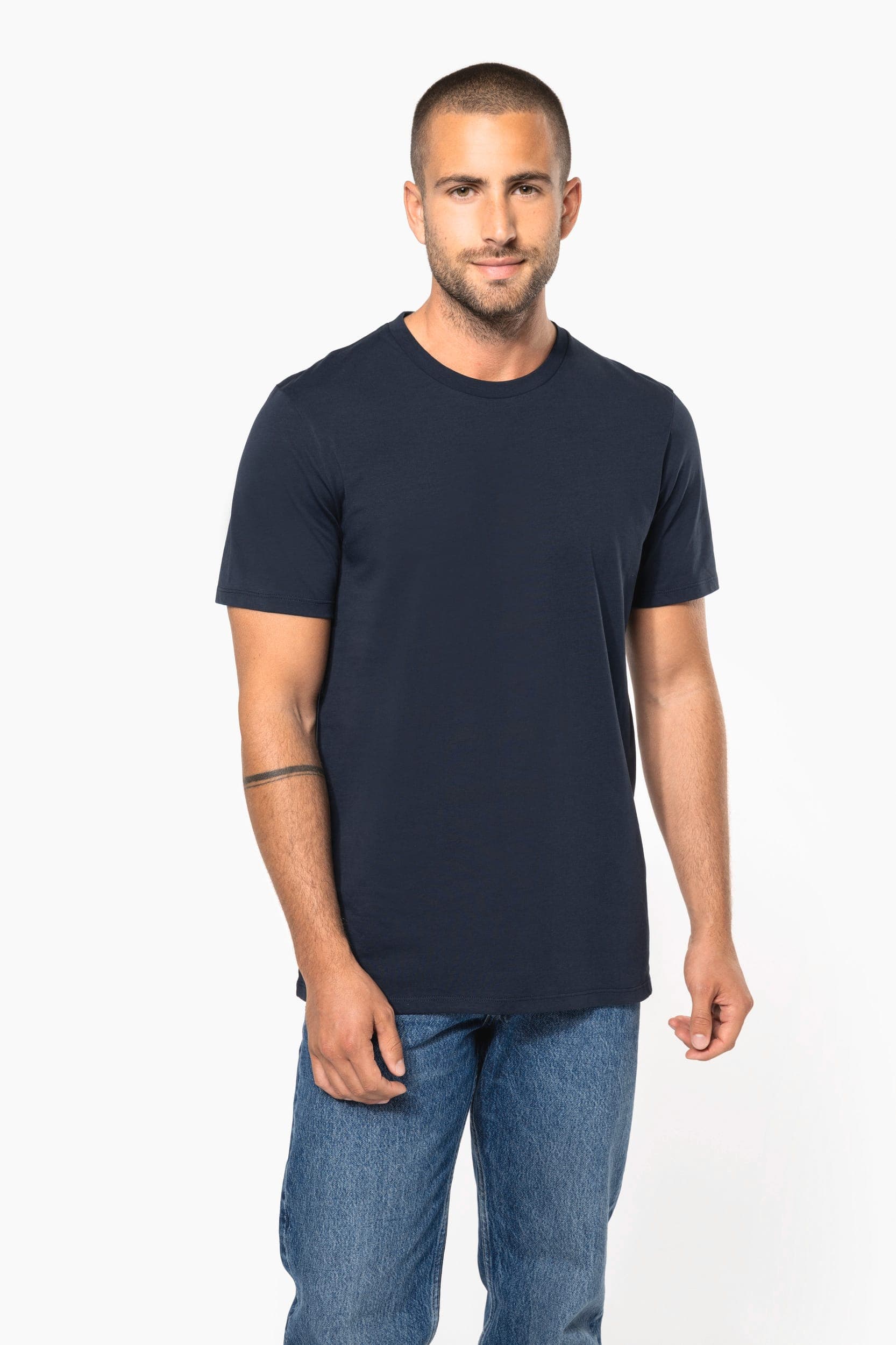 T-shirt col rond manches courtes unisexe en situation