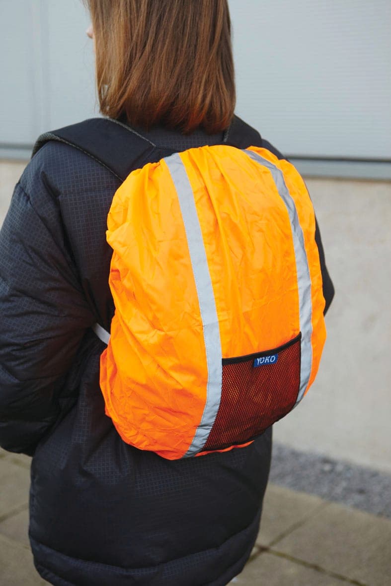Housse de protection imperméable pour sac à dos en situation