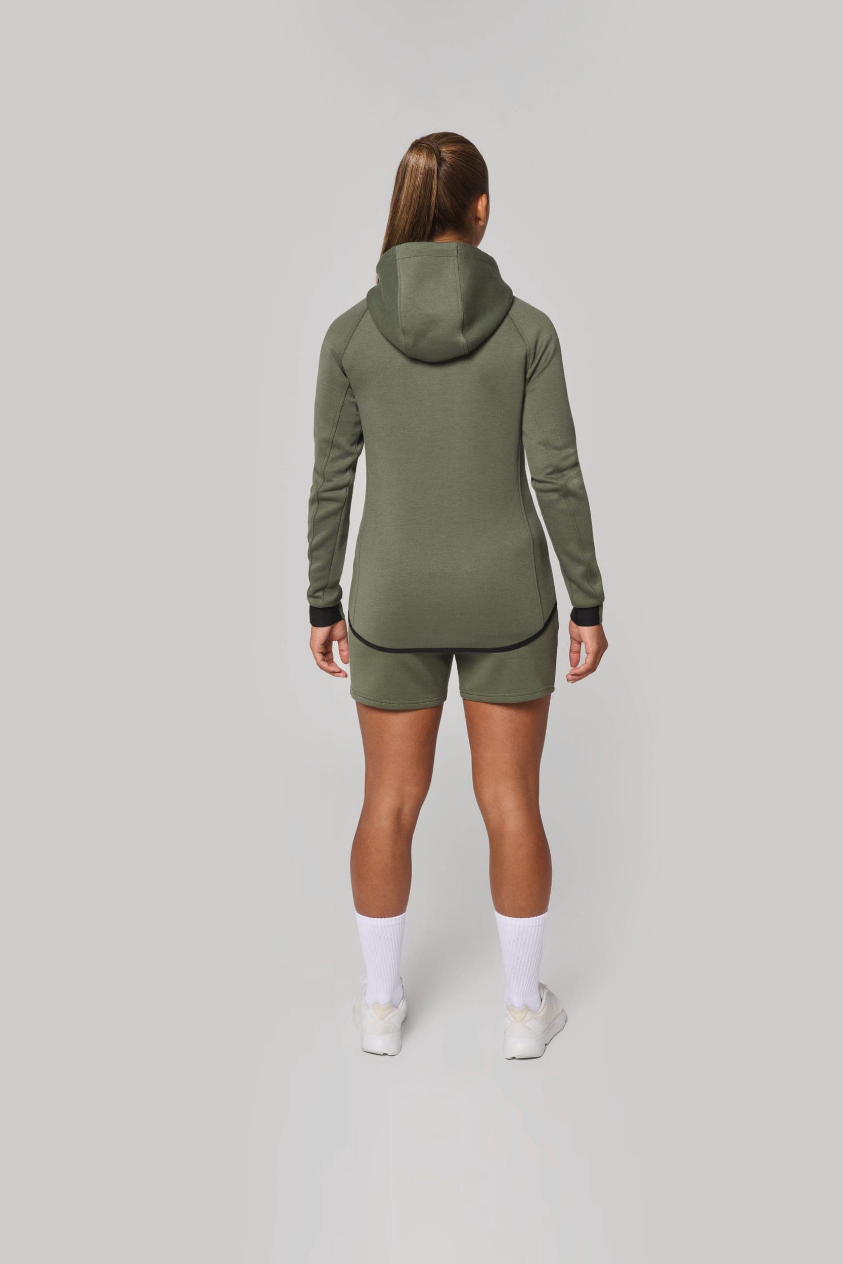 Short femme en situation