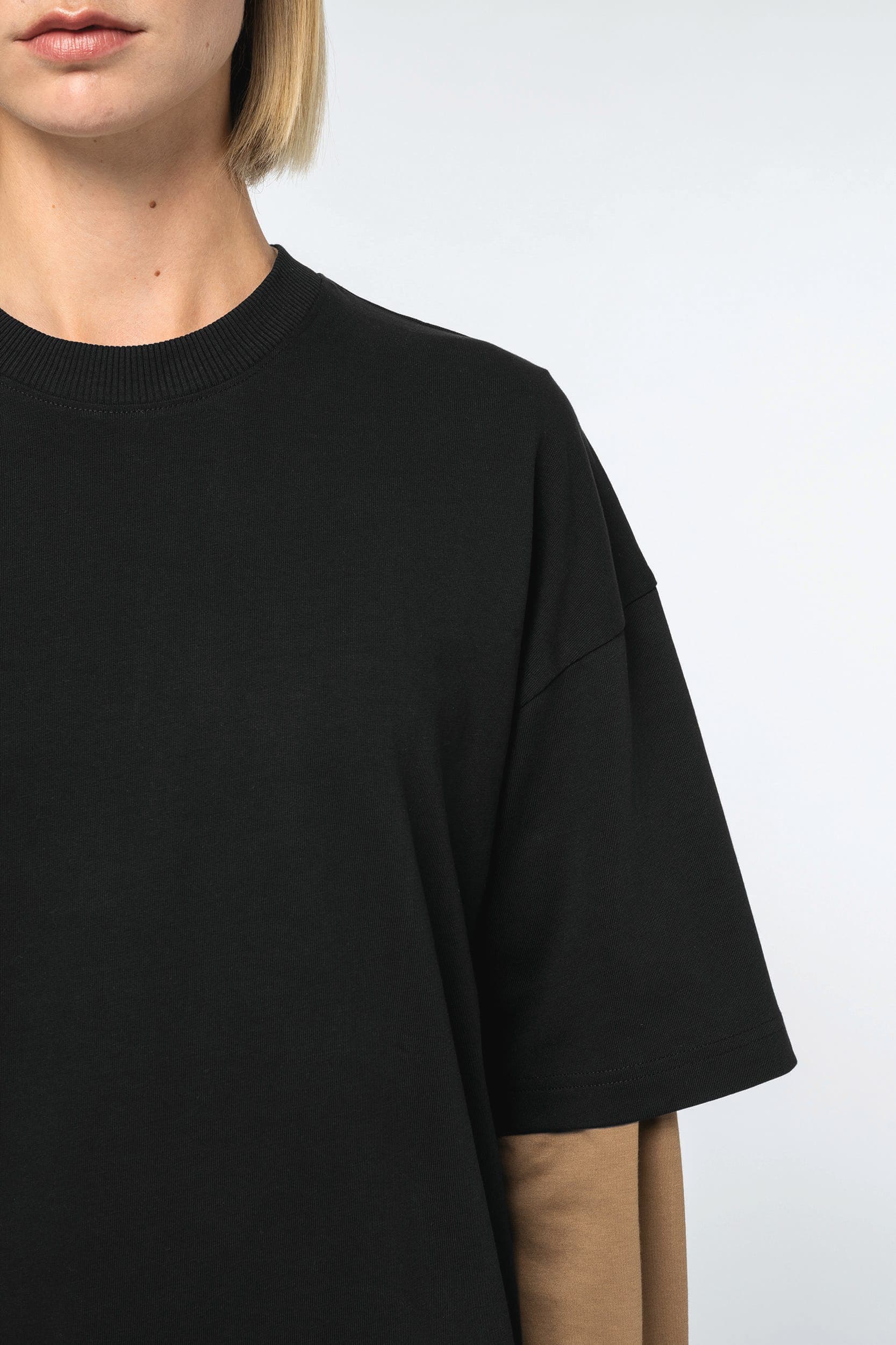 T-shirt écoresponsable oversize unisexe en situation