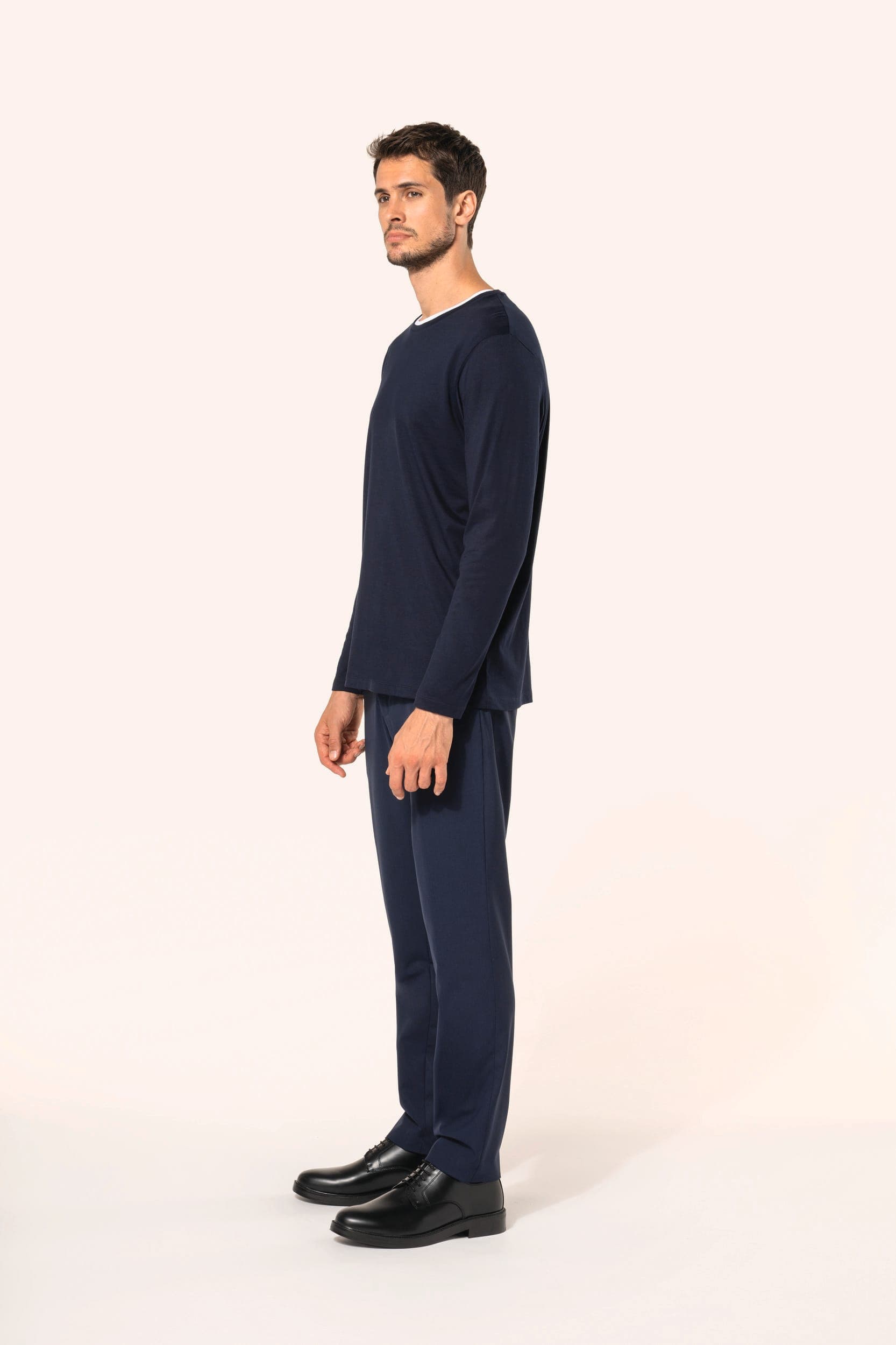 T-shirt Supima® col rond manches longues homme en situation