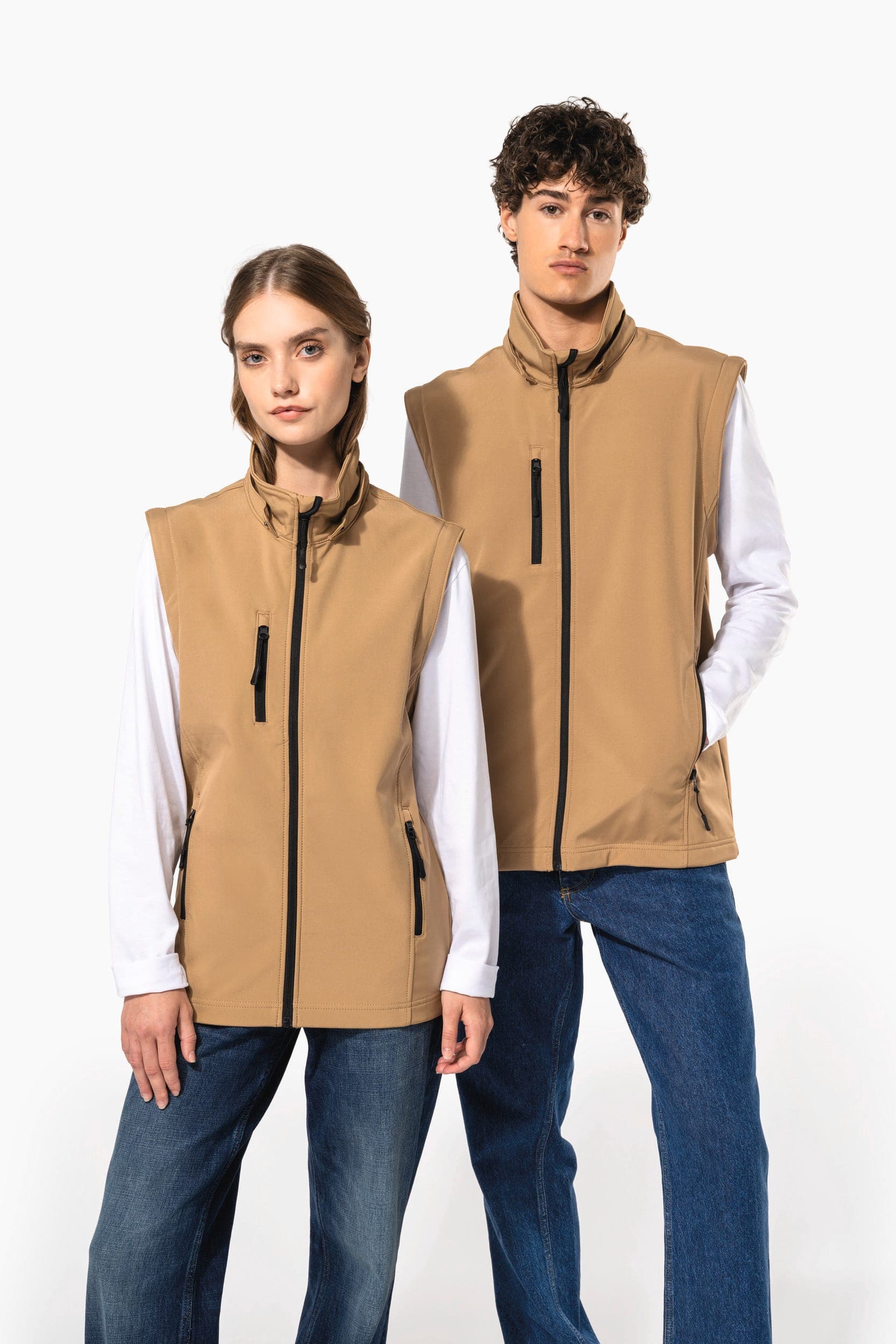 Veste Softshell 3 couches à capuche avec manches amovibles unisexe en situation