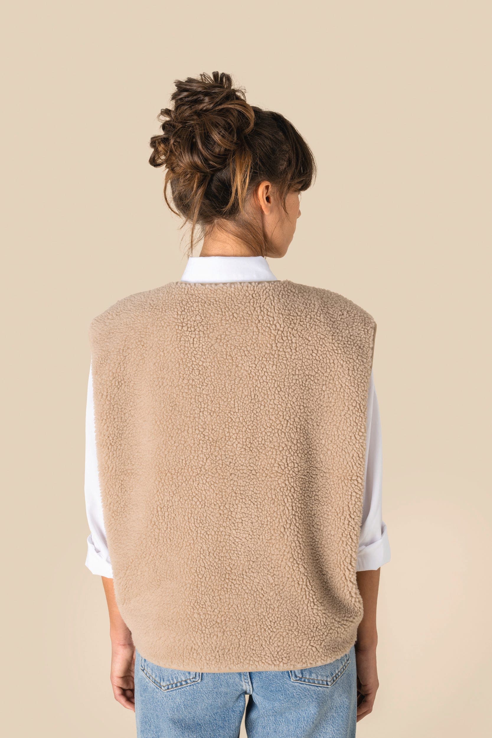 Veste sans manches en sherpa femme en situation