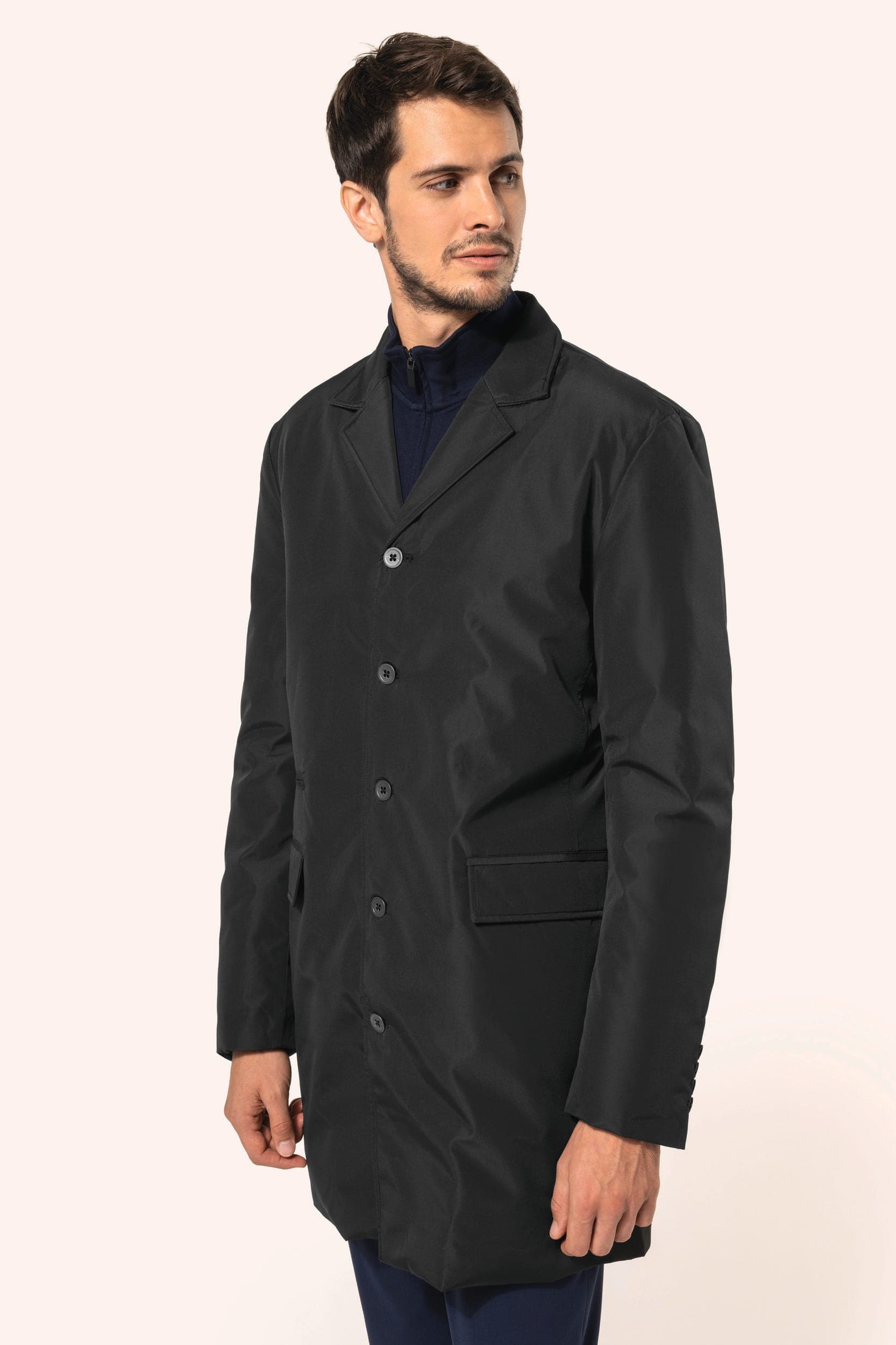 Trench structuré homme en situation