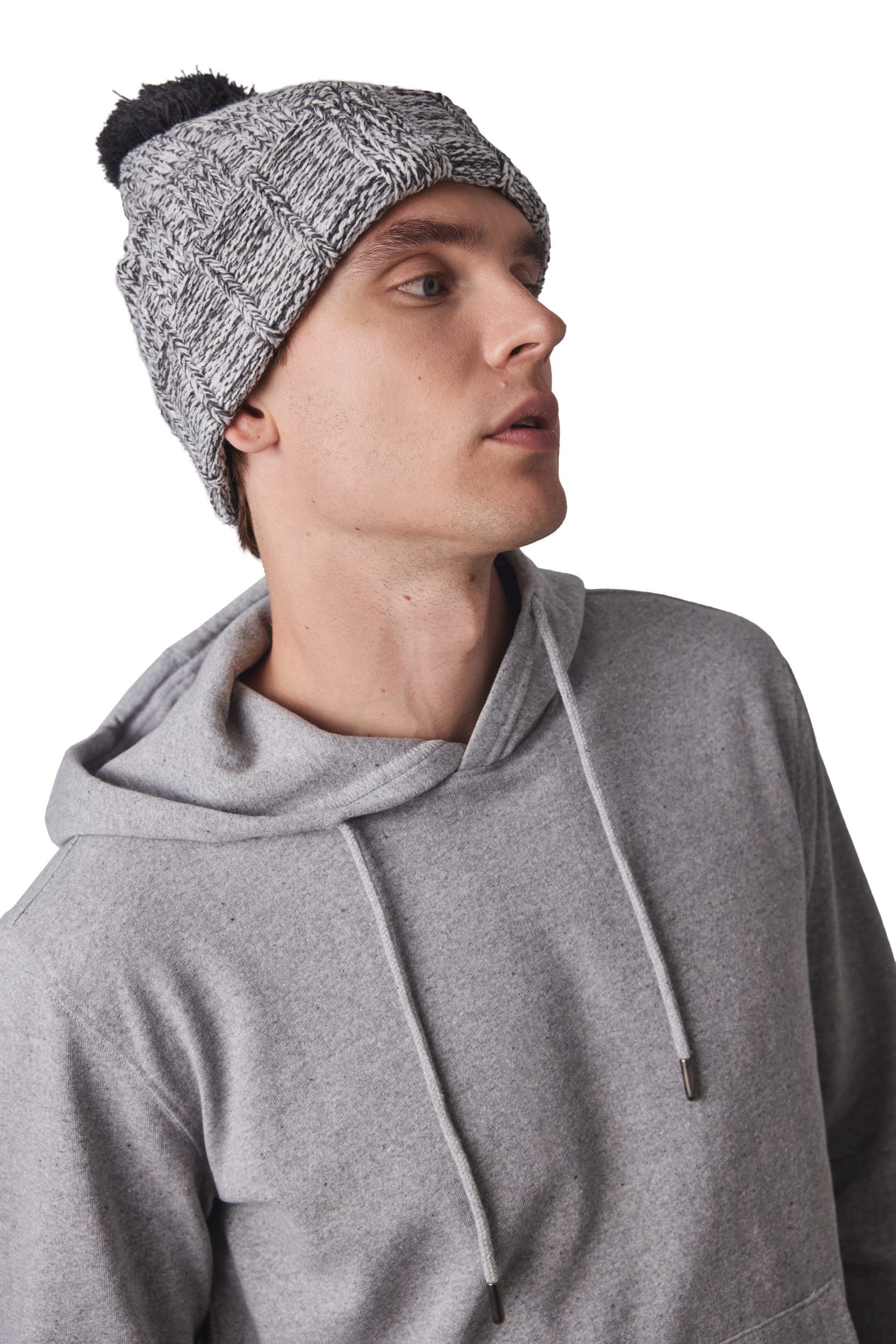 Bonnet à pompon avec revers en situation