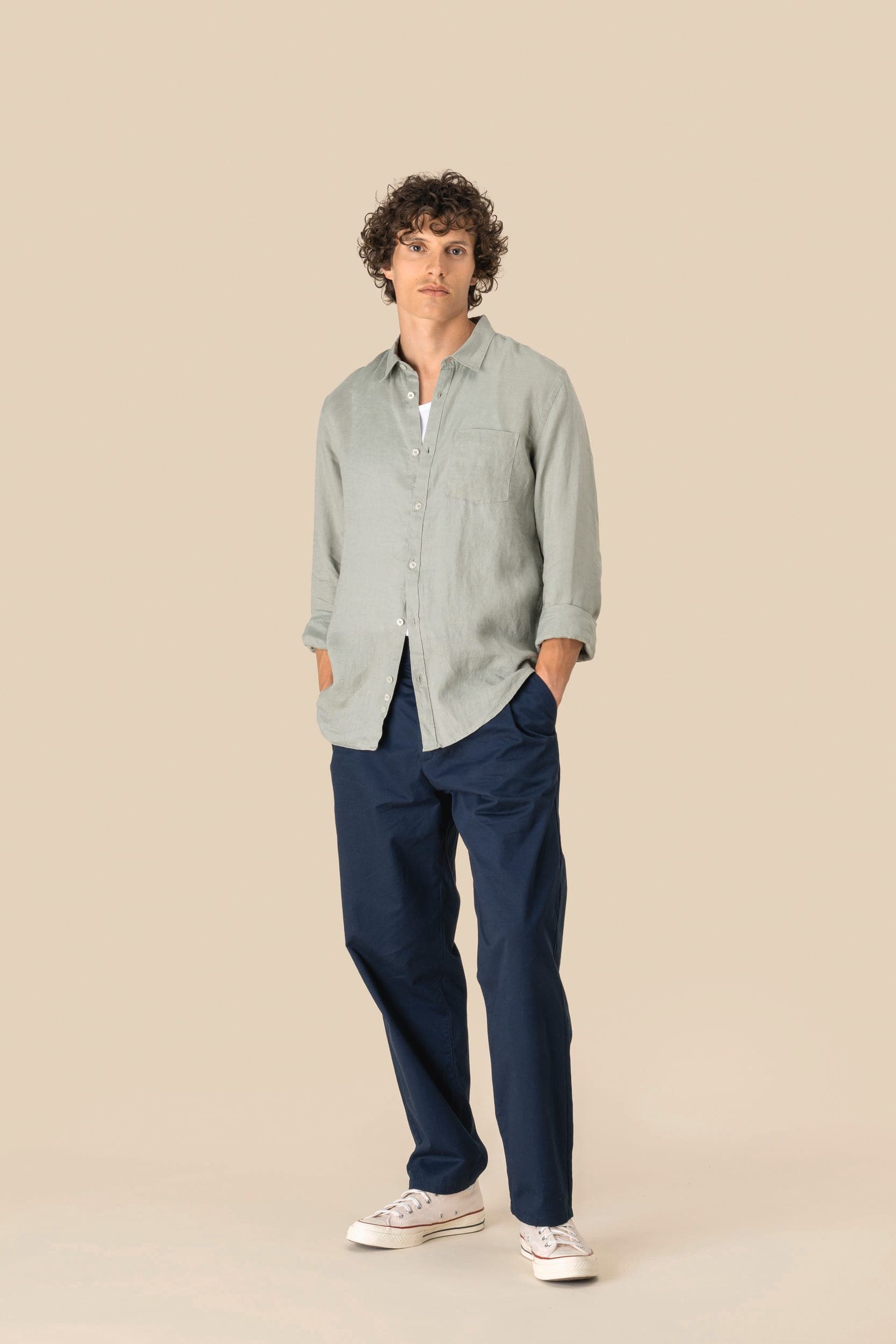 Chemise en lin homme en situation