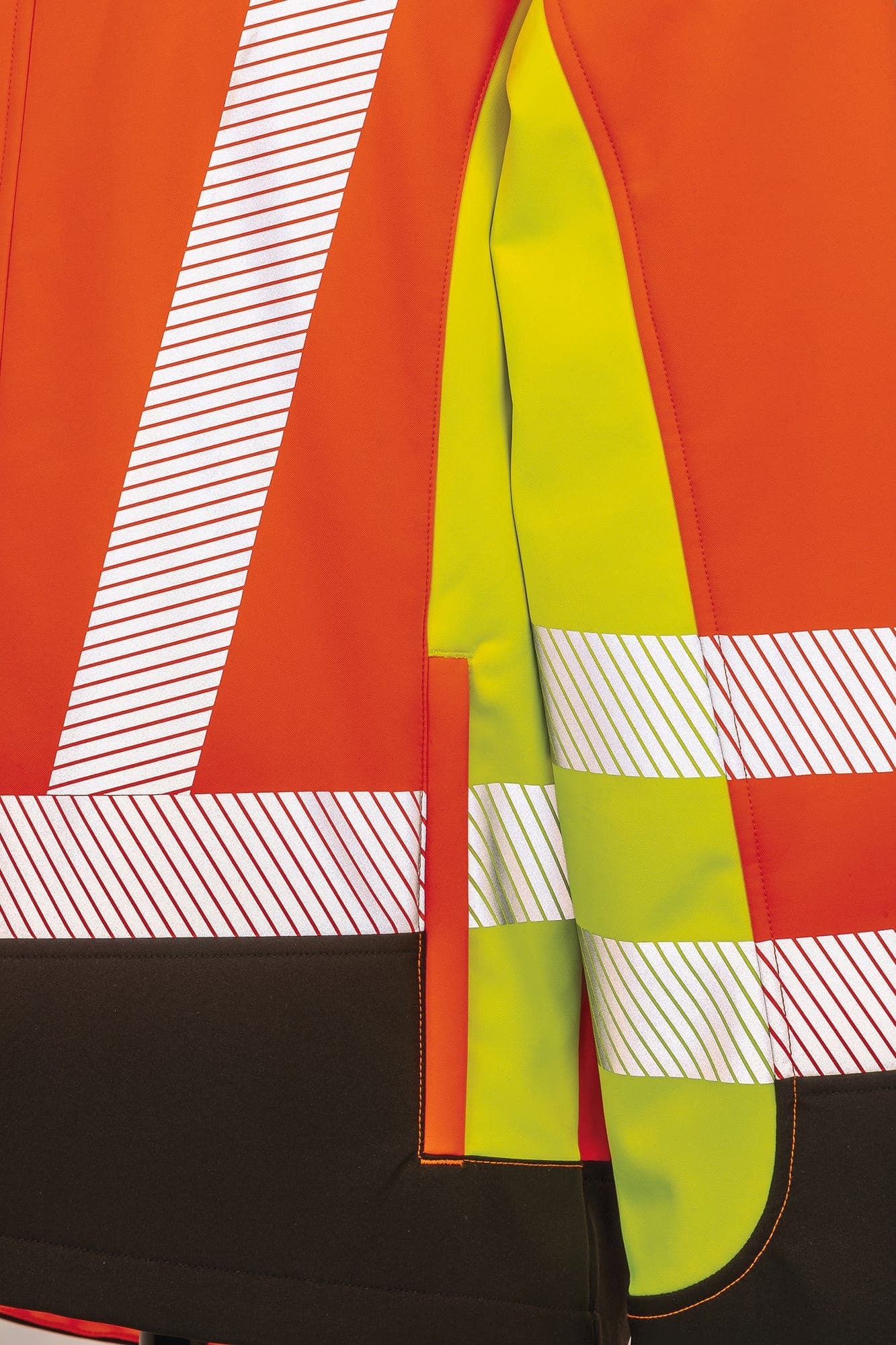 Veste softshell de sécurité recyclé 3 couches en situation