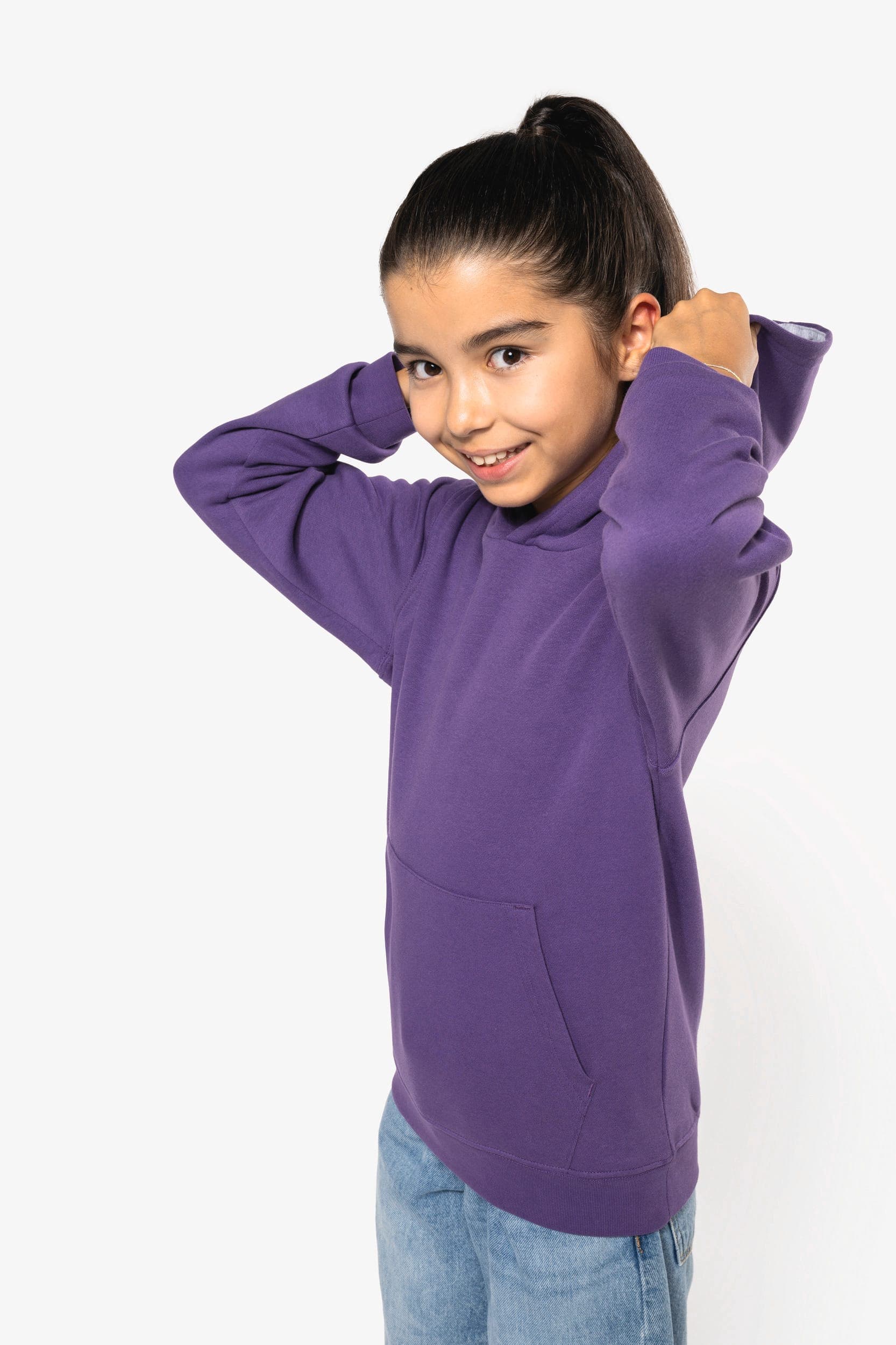 Sweat-shirt capuche contrastée enfant en situation