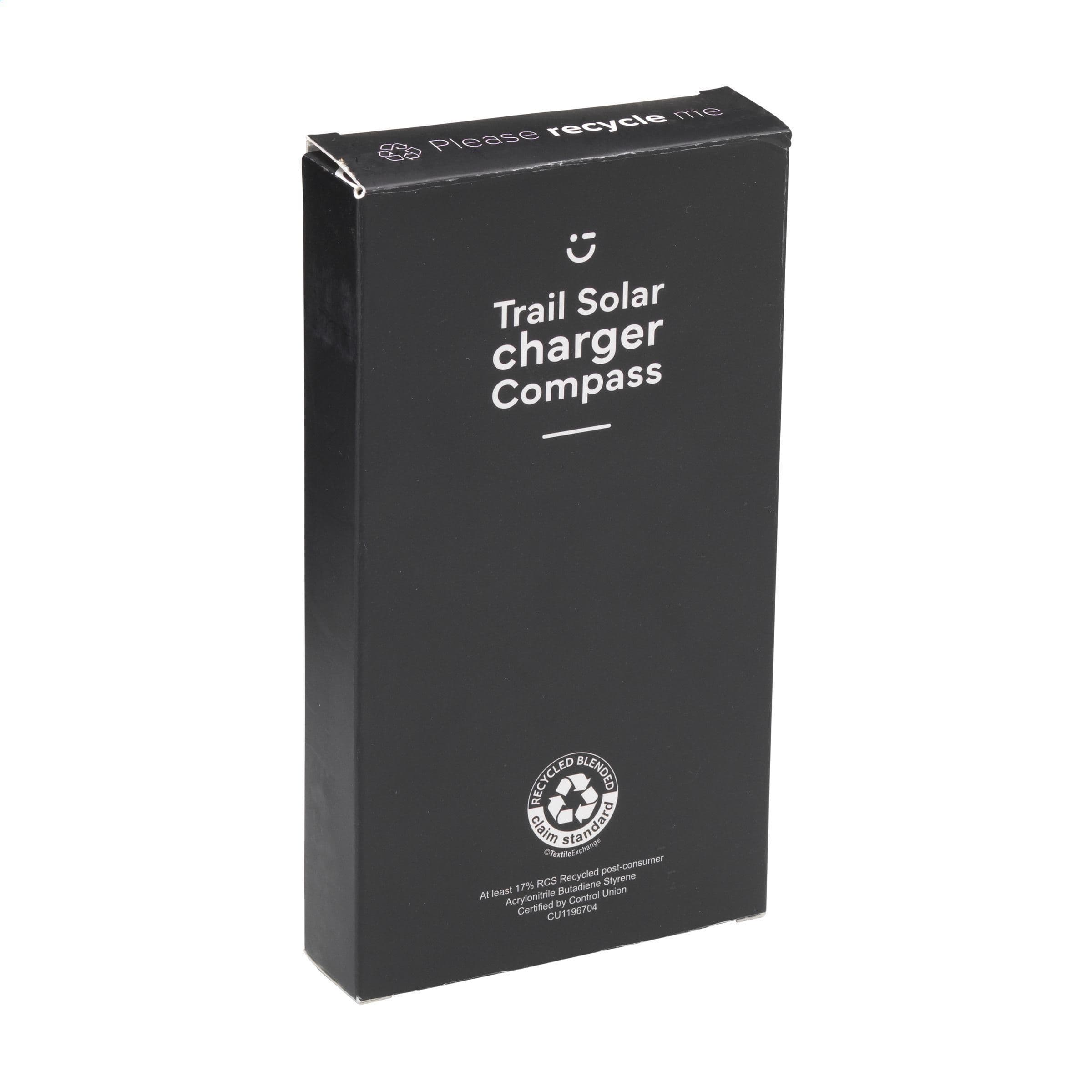 Batterie externe Trail RCS Chargeur solaire Boussole 8000 en situation