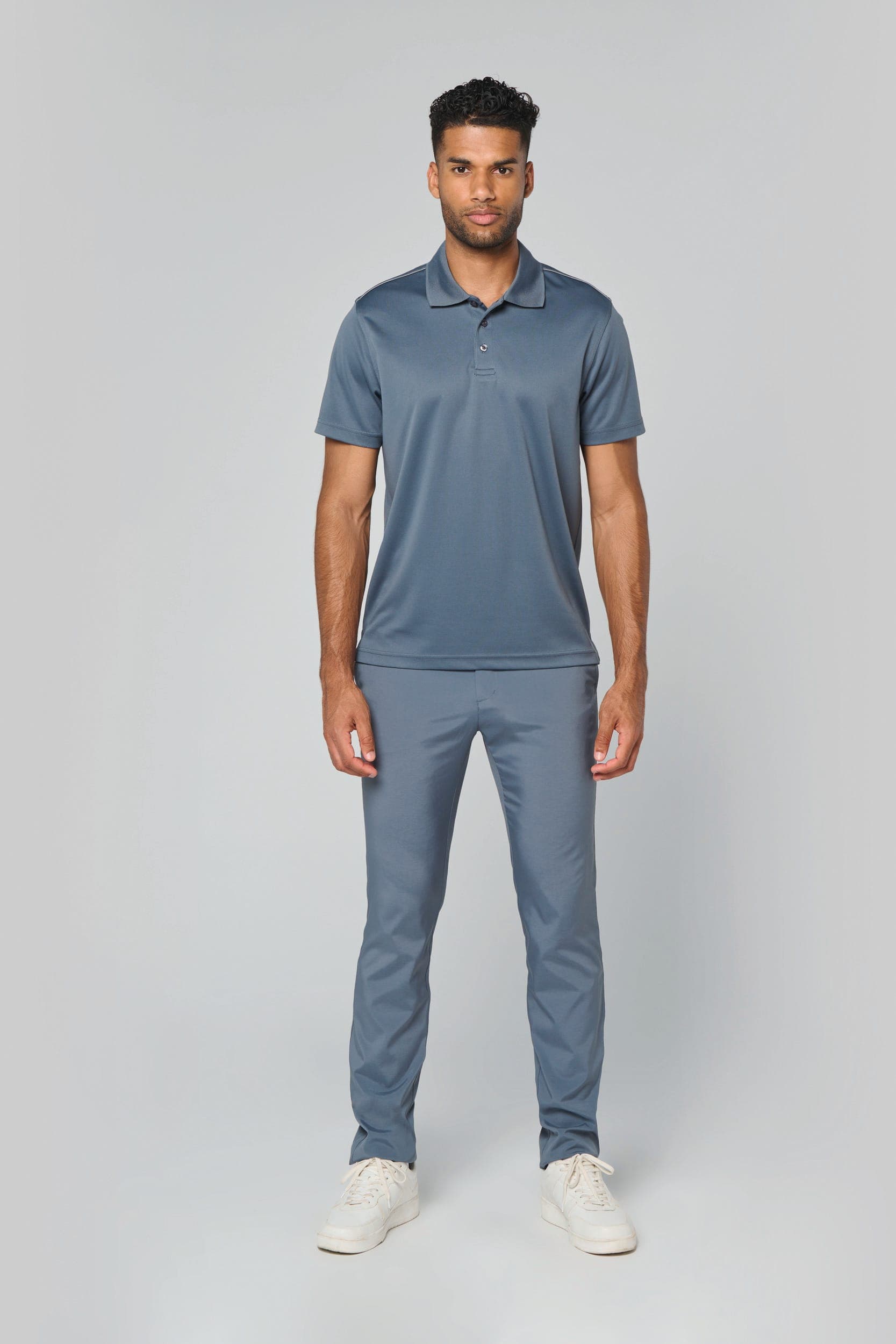 Polo manches courtes homme en situation