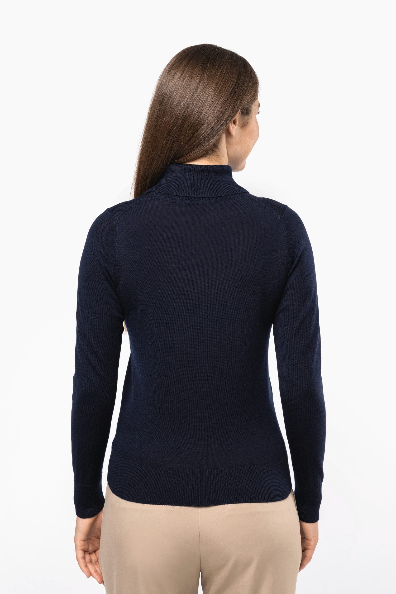 Pull Mérinos col roulé femme en situation
