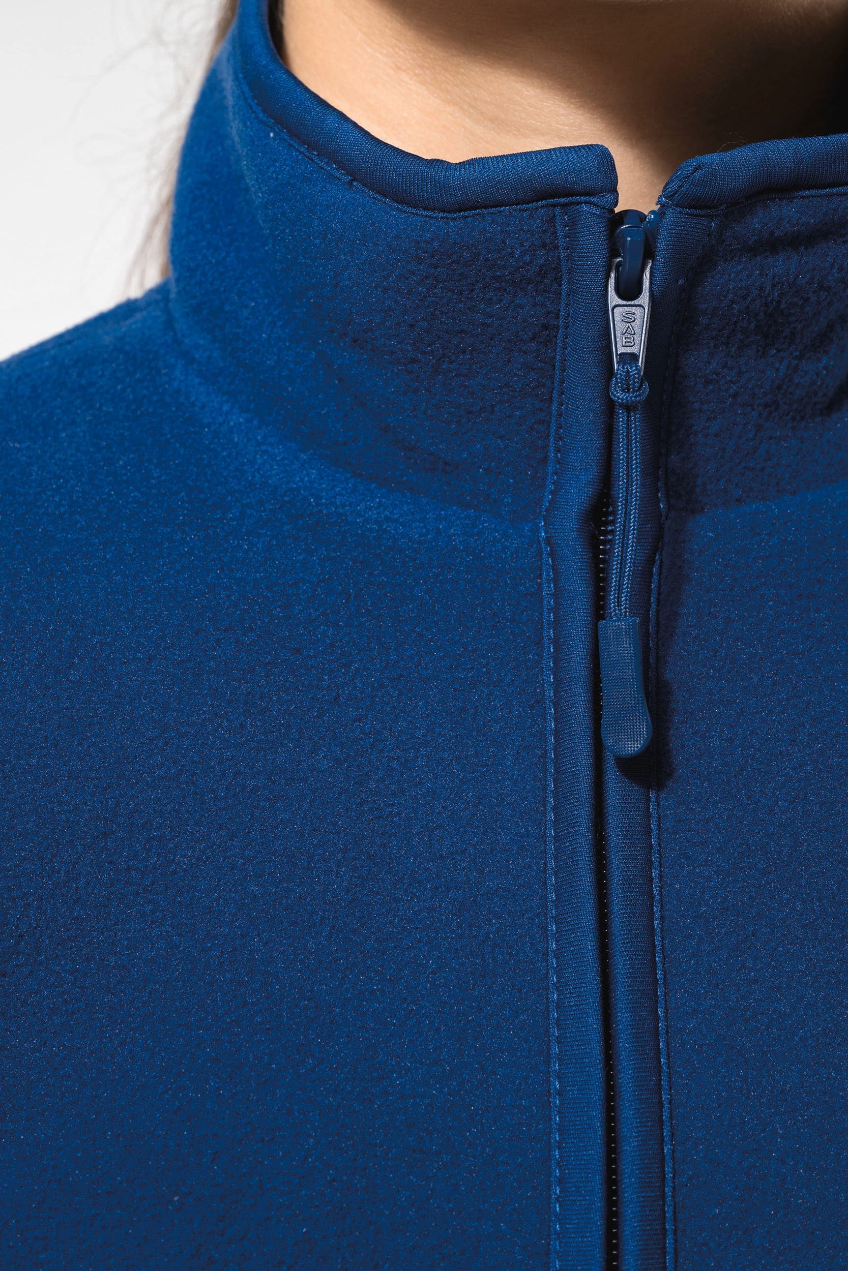Veste micropolaire zippée femme en situation