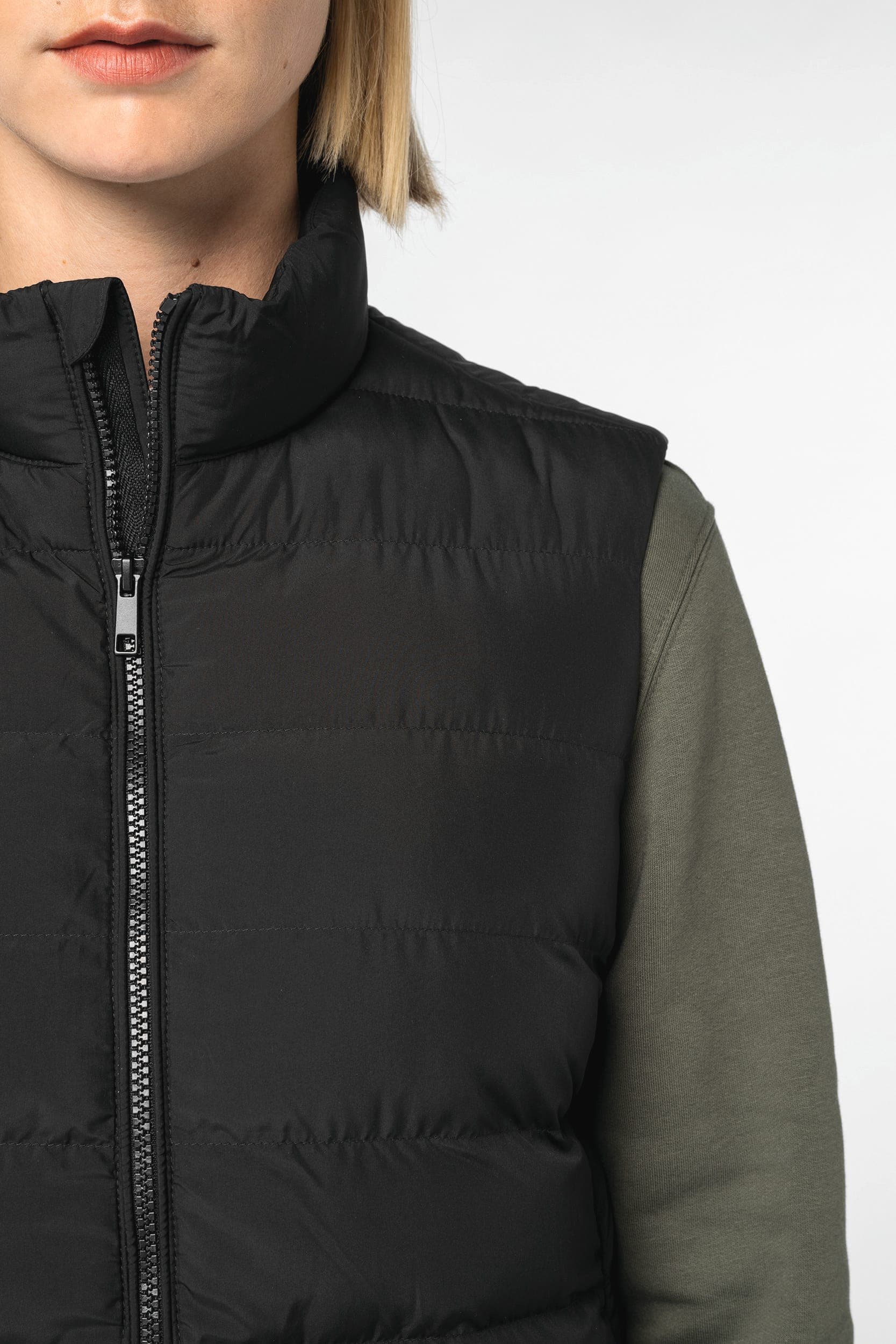 Bodywarmer écoresponsable matelassé femme en situation