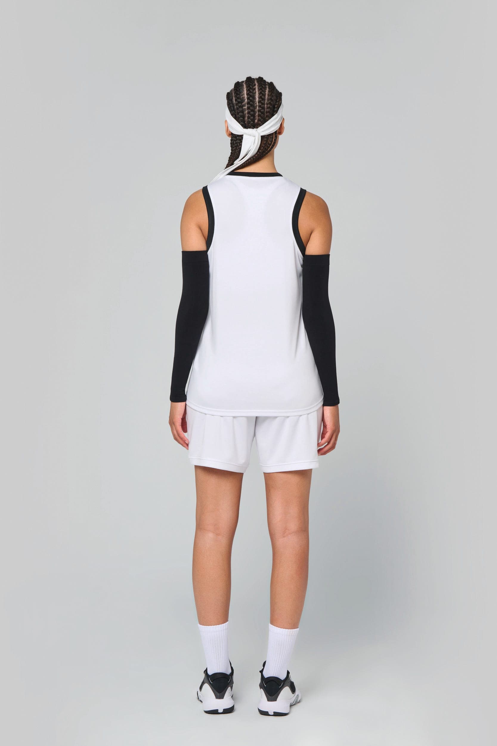 Short de basket-ball femme en situation