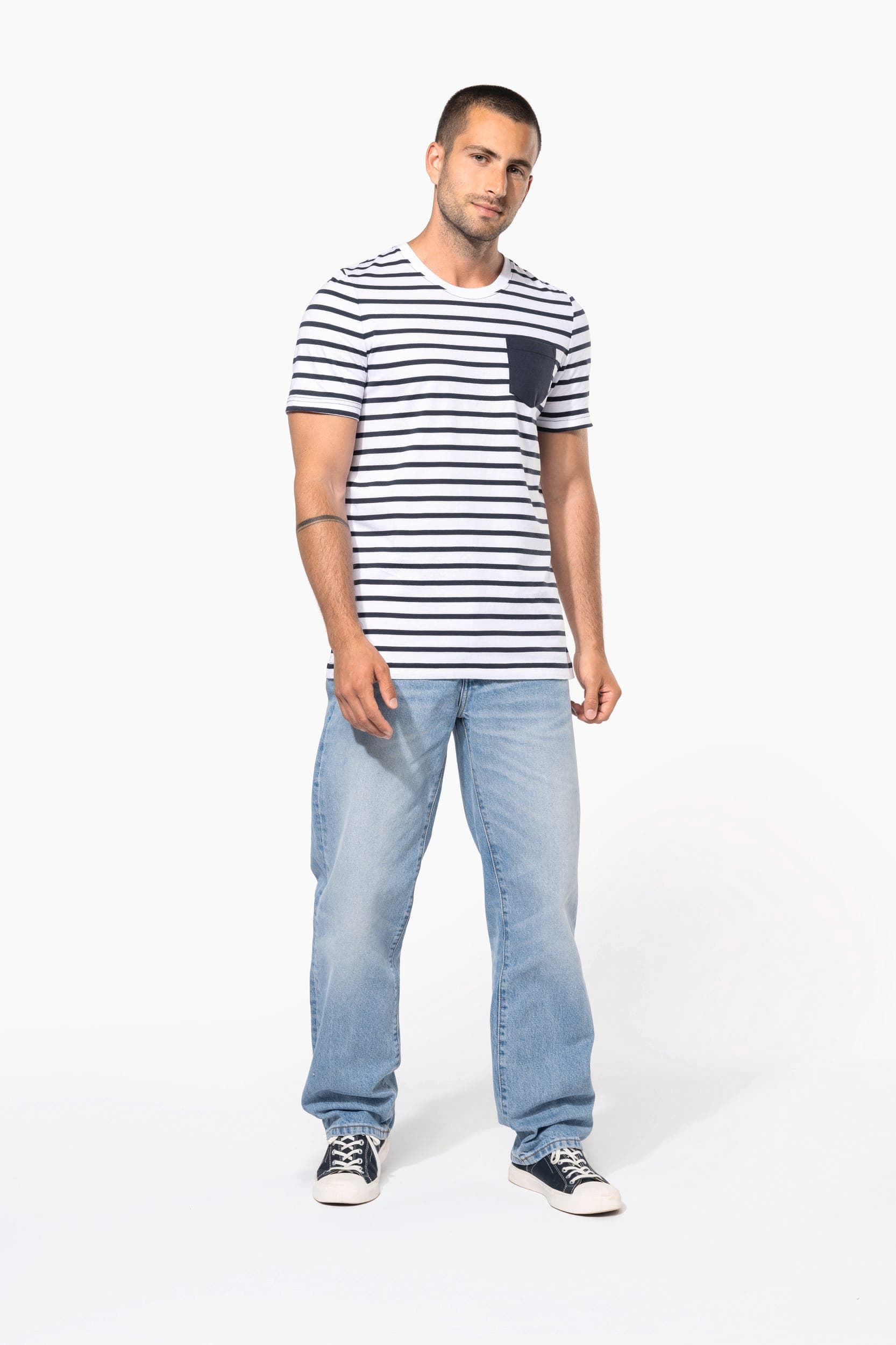 T-shirt rayé marin avec poche manches courtes homme en situation