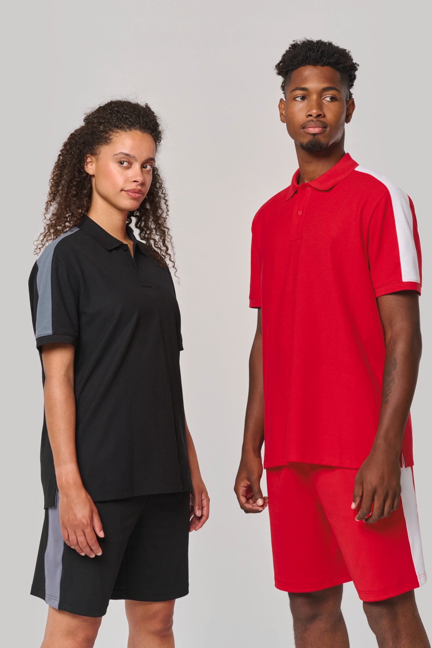 Polo teamwear unisexe en situation