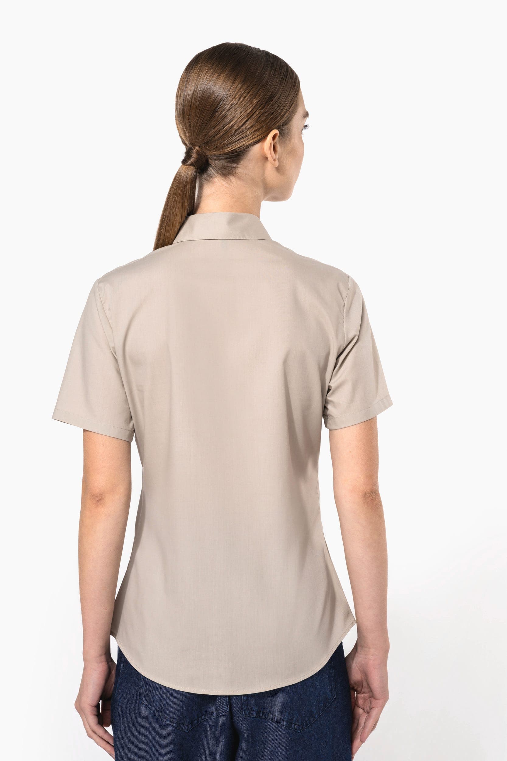 Chemise popeline polycoton manches courtes entretien facile femme en situation
