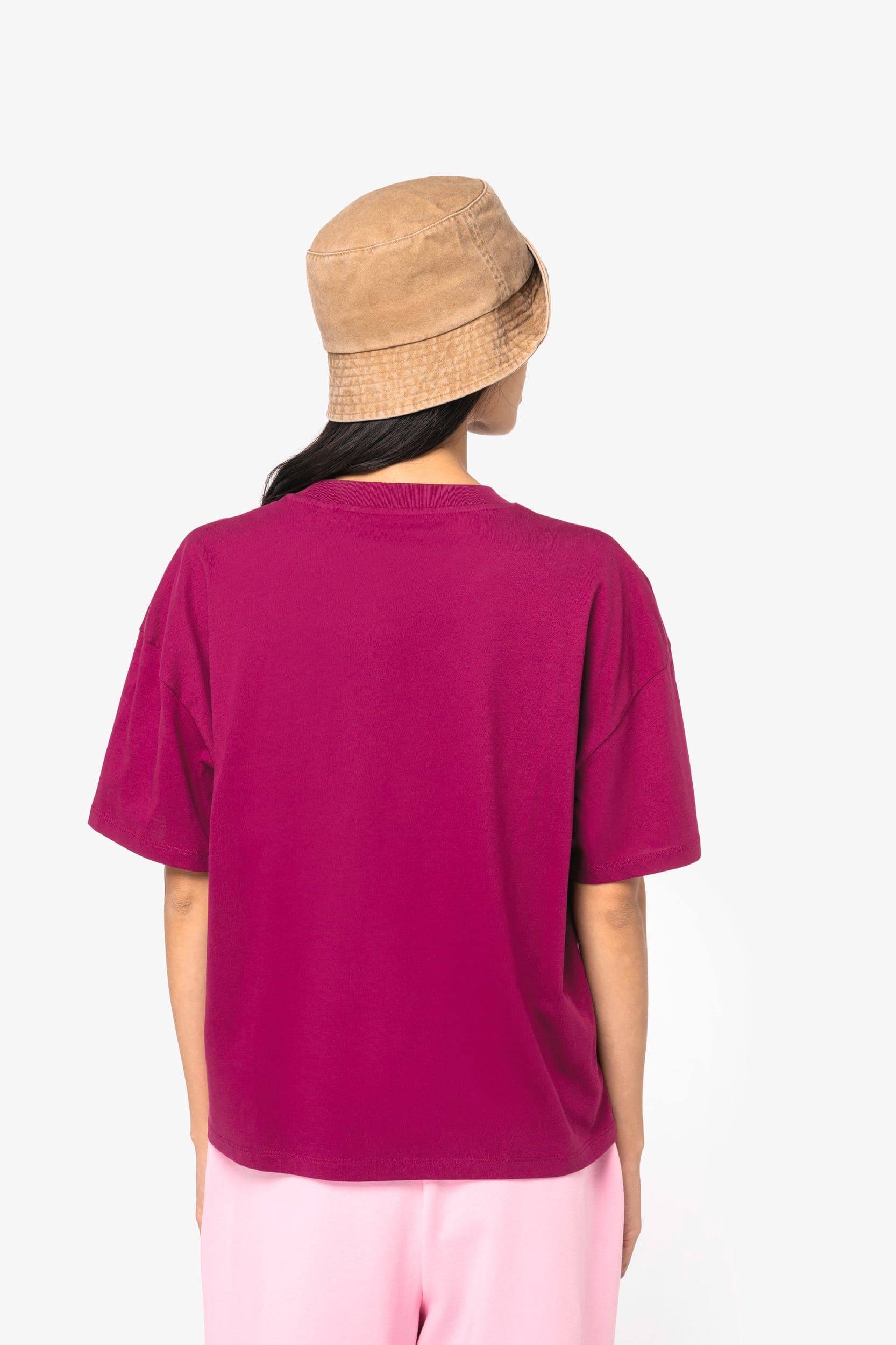 T-shirt écoresponsable oversize femme en situation