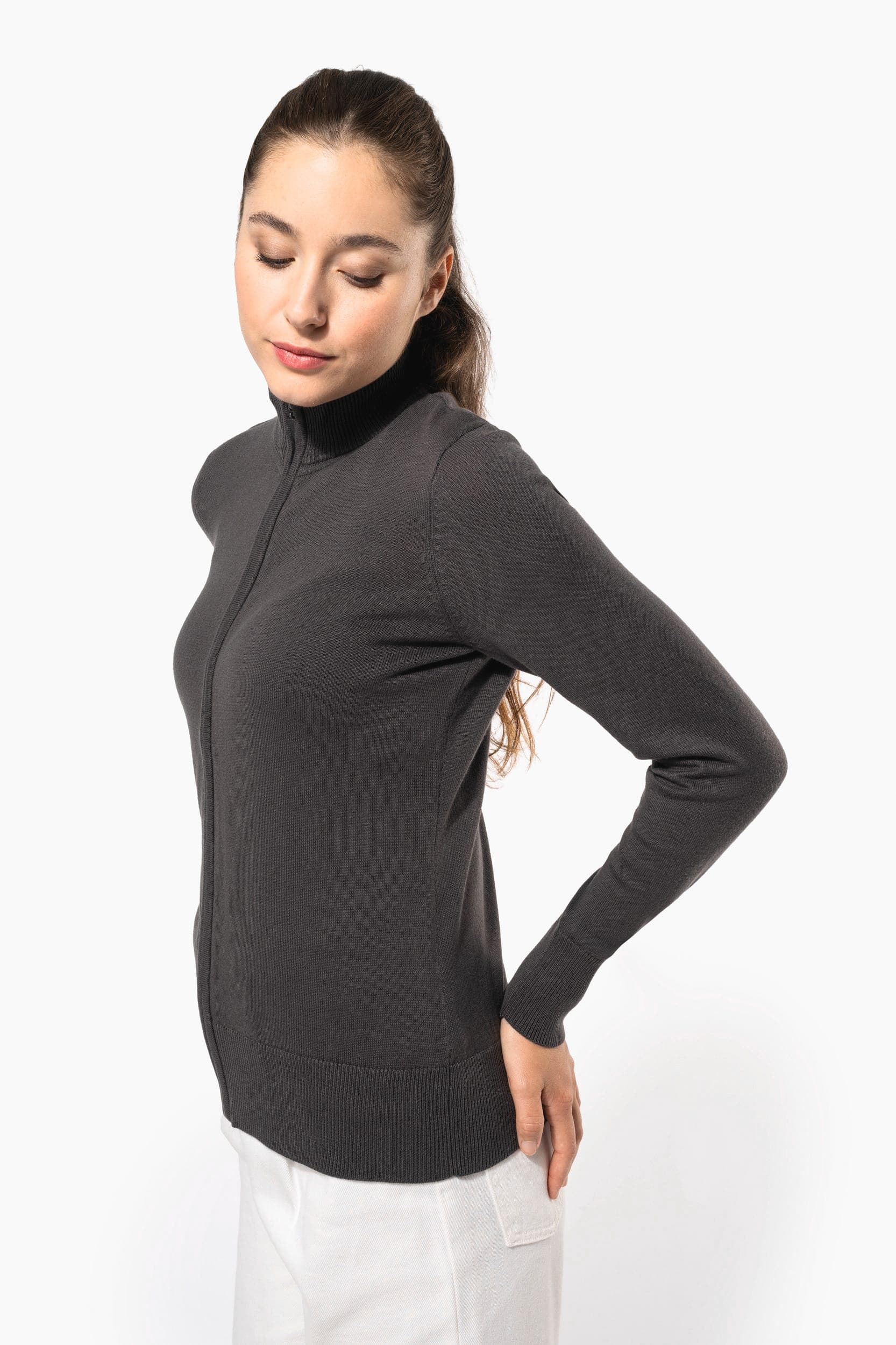 Cardigan zippé femme en situation