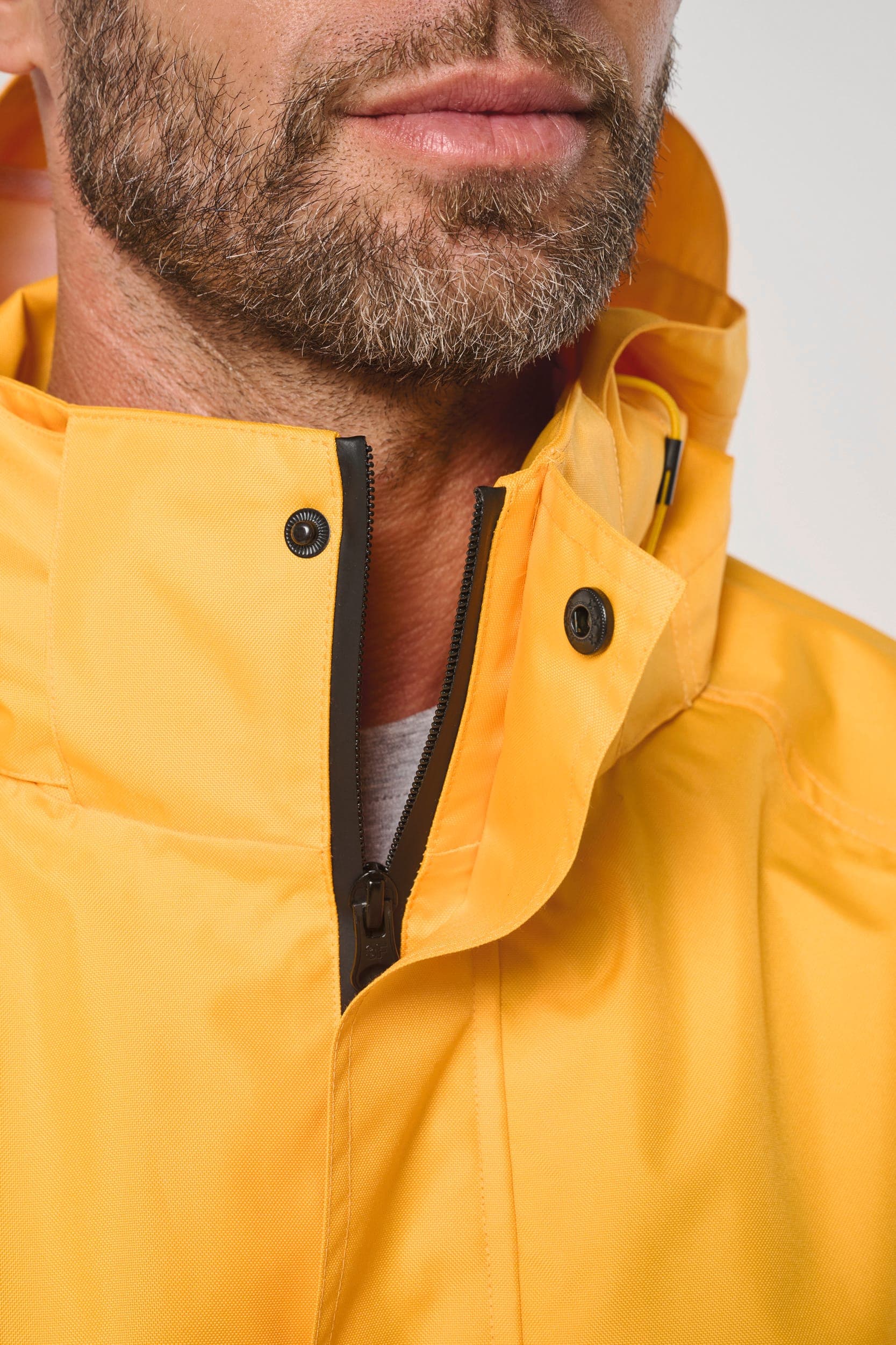 Veste de pluie unisexe en situation