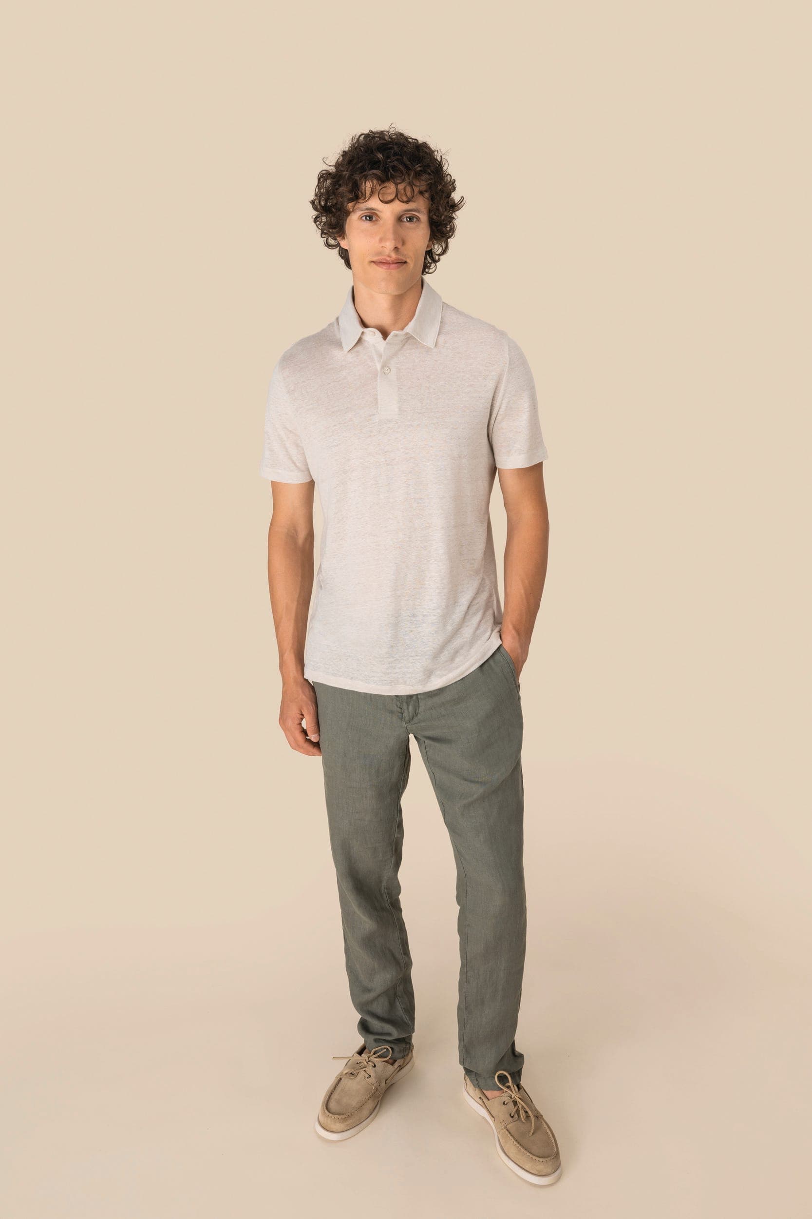 Polo en lin homme en situation