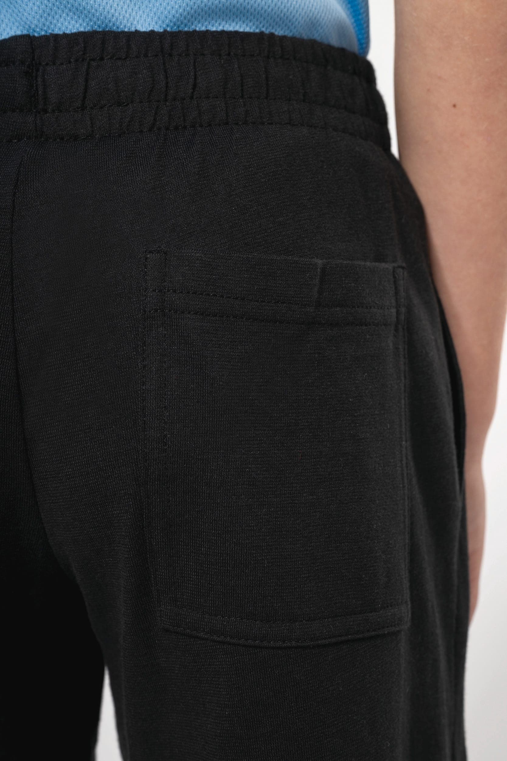Pantalon de jogging en coton léger enfant en situation