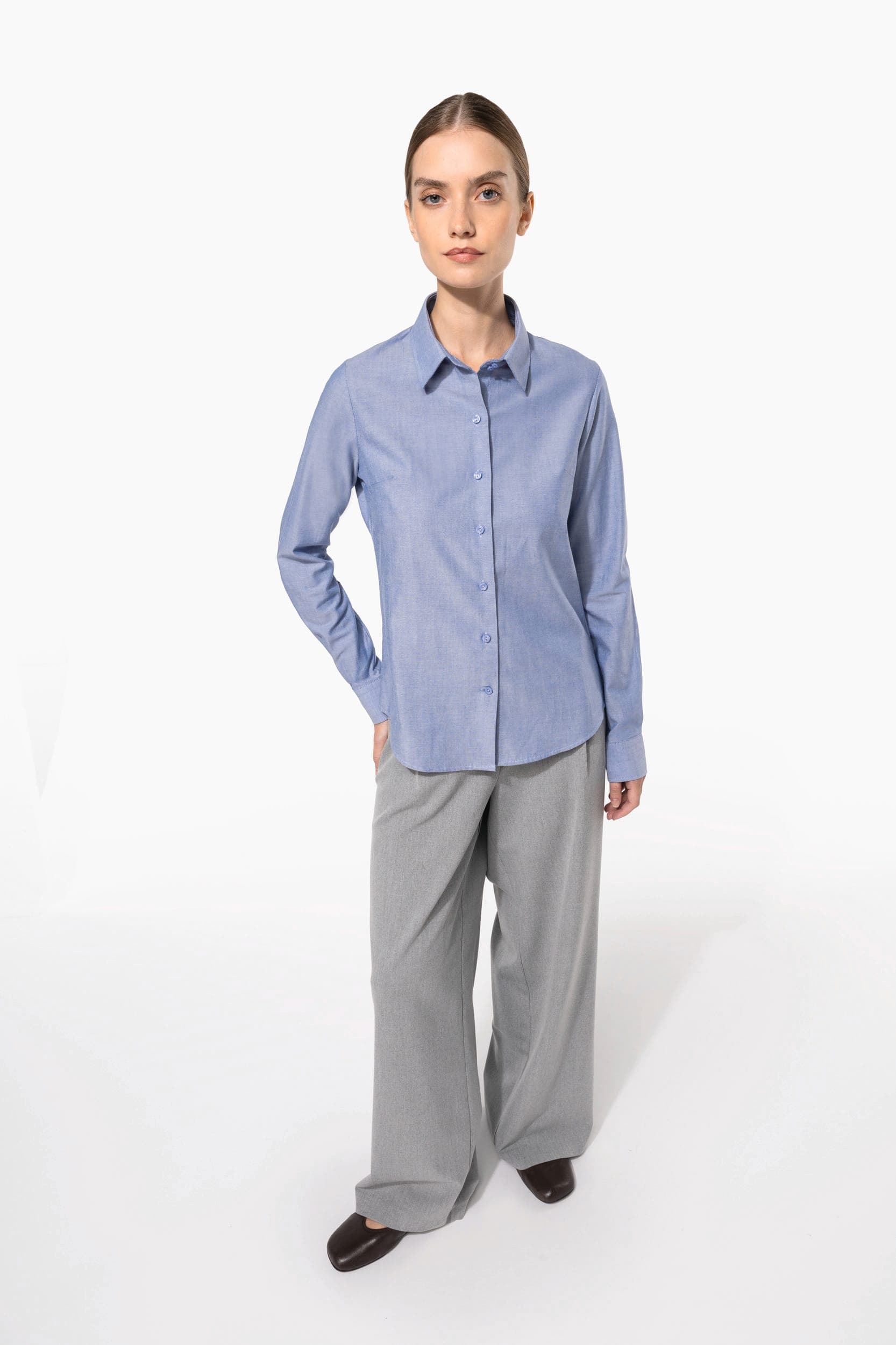 Chemise Oxford manches longues femme en situation