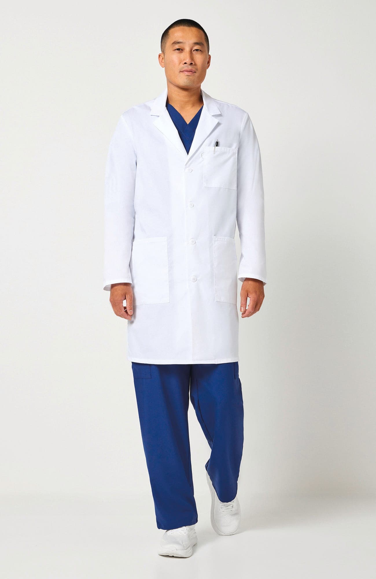 Blouse de laboratoire 96.5cm unisexe en situation