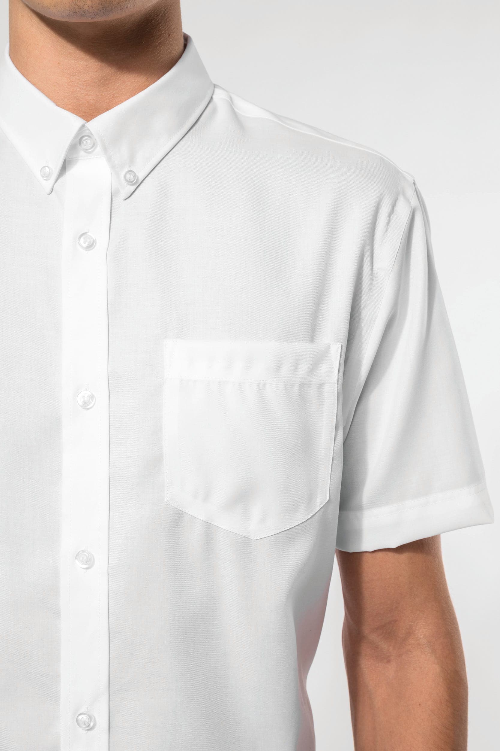 Chemise micro-sergé manches courtes sans repassage en situation