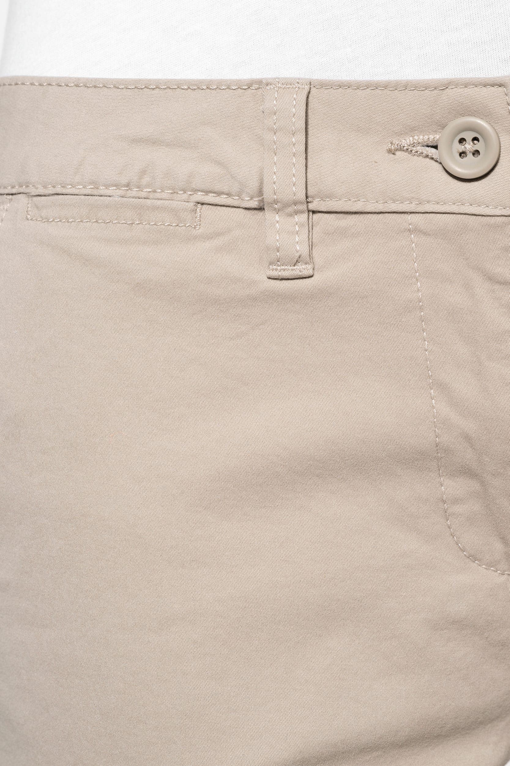 Bermuda chino femme en situation