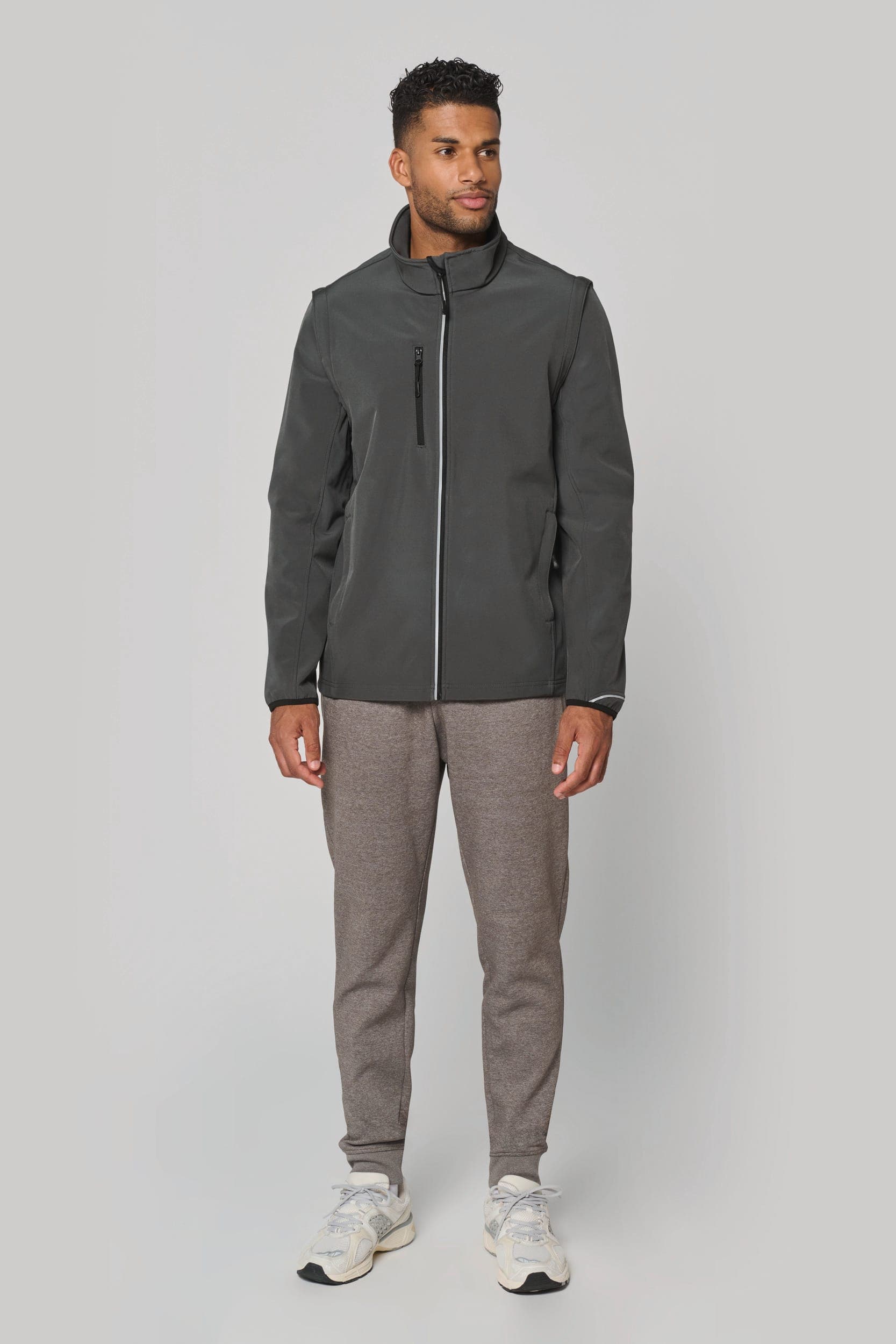 Veste softshell sport manches amovibles unisexe en situation